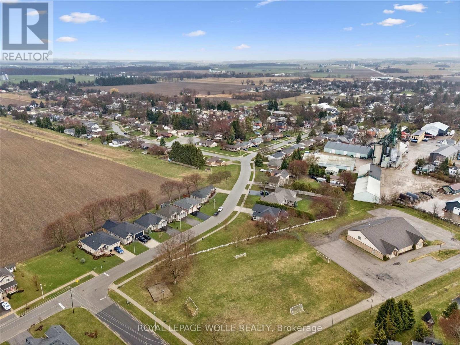 












92 JACOB STREET W

,
East Zorra-Tavistock,




Ontario
N0B2R0

