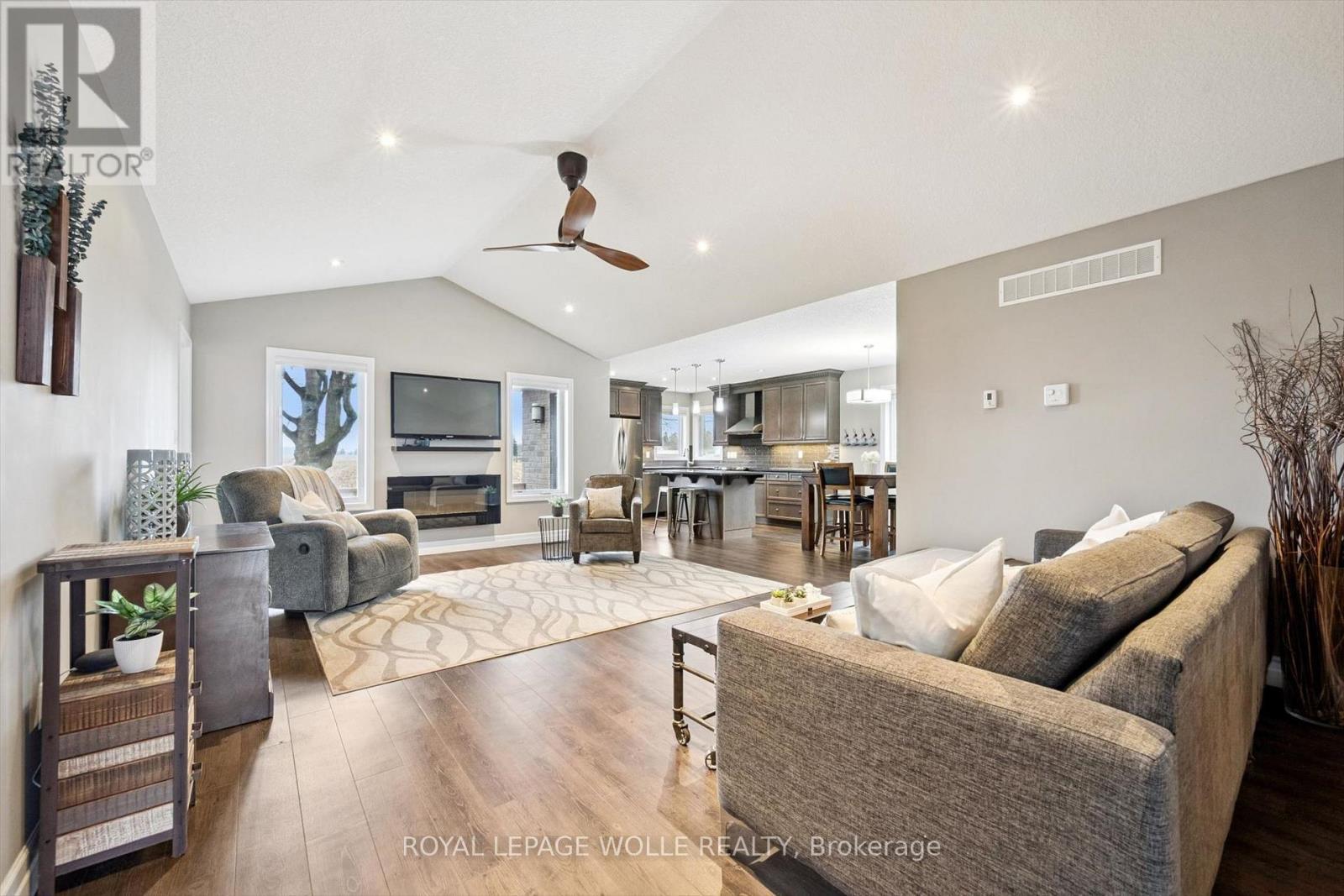 












92 JACOB STREET W

,
East Zorra-Tavistock,




Ontario
N0B2R0

