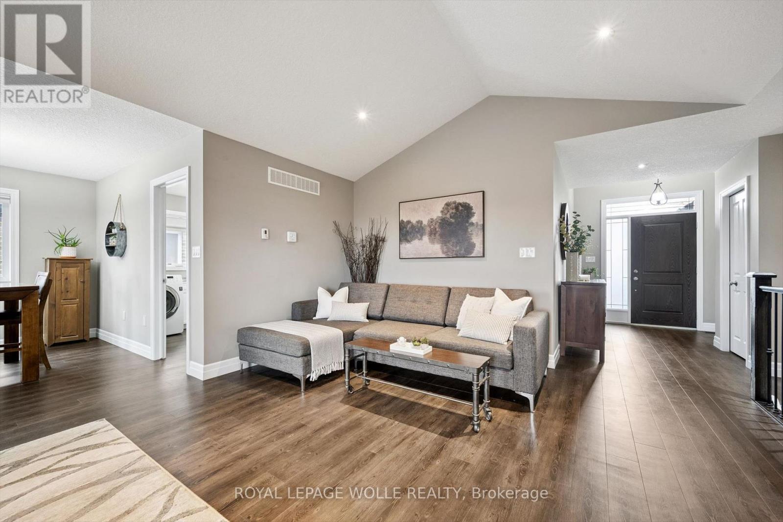 












92 JACOB STREET W

,
East Zorra-Tavistock,




Ontario
N0B2R0

