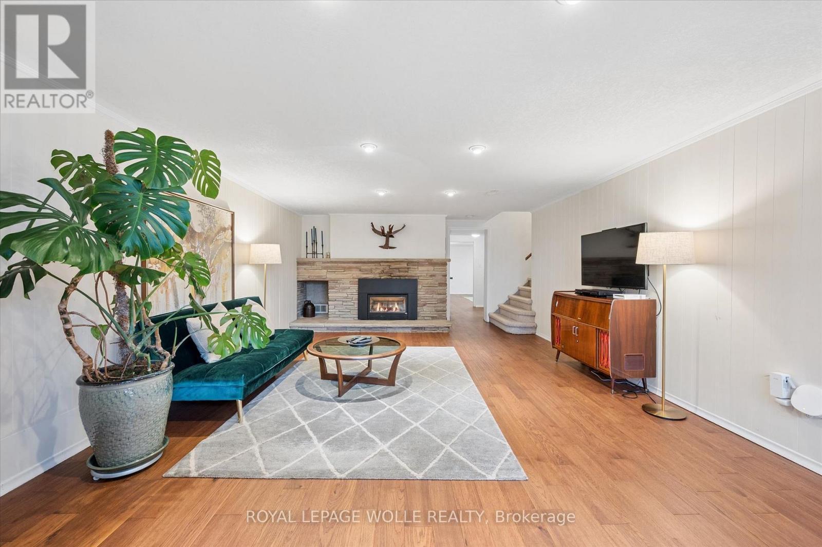 












144 RIPPLEWOOD CRESCENT

,
Kitchener,




Ontario
N2M4R8

