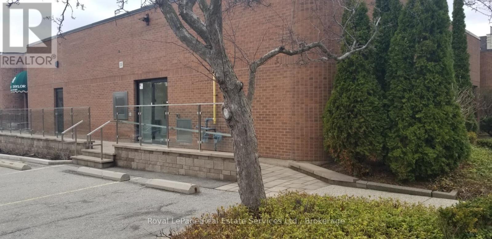 












1 - 60 LAKESHORE ROAD W

,
Oakville (CO Central),




Ontario
L6K1E1

