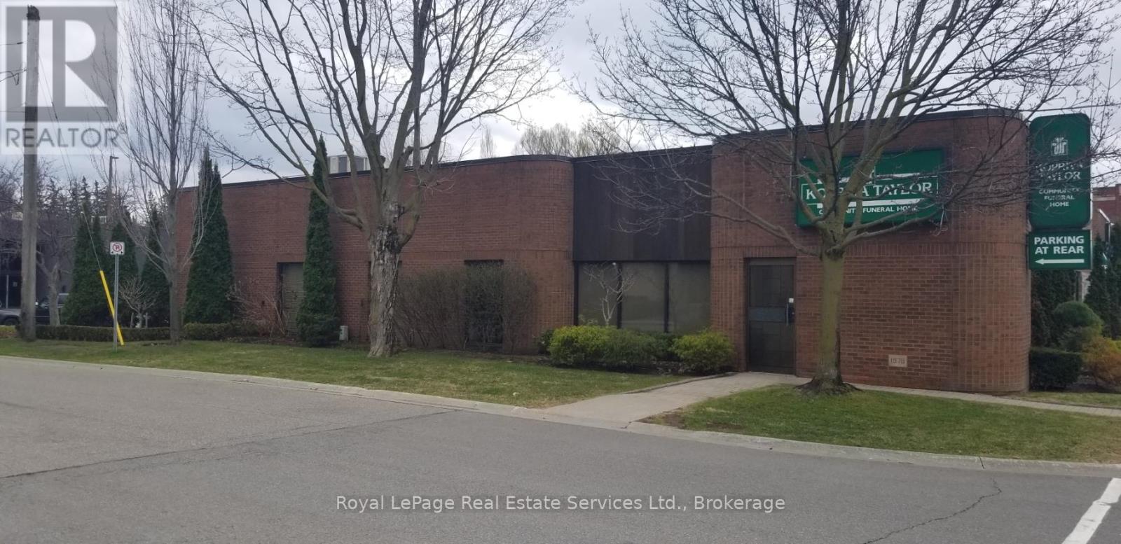 












1 - 60 LAKESHORE ROAD W

,
Oakville (CO Central),




Ontario
L6K1E1

