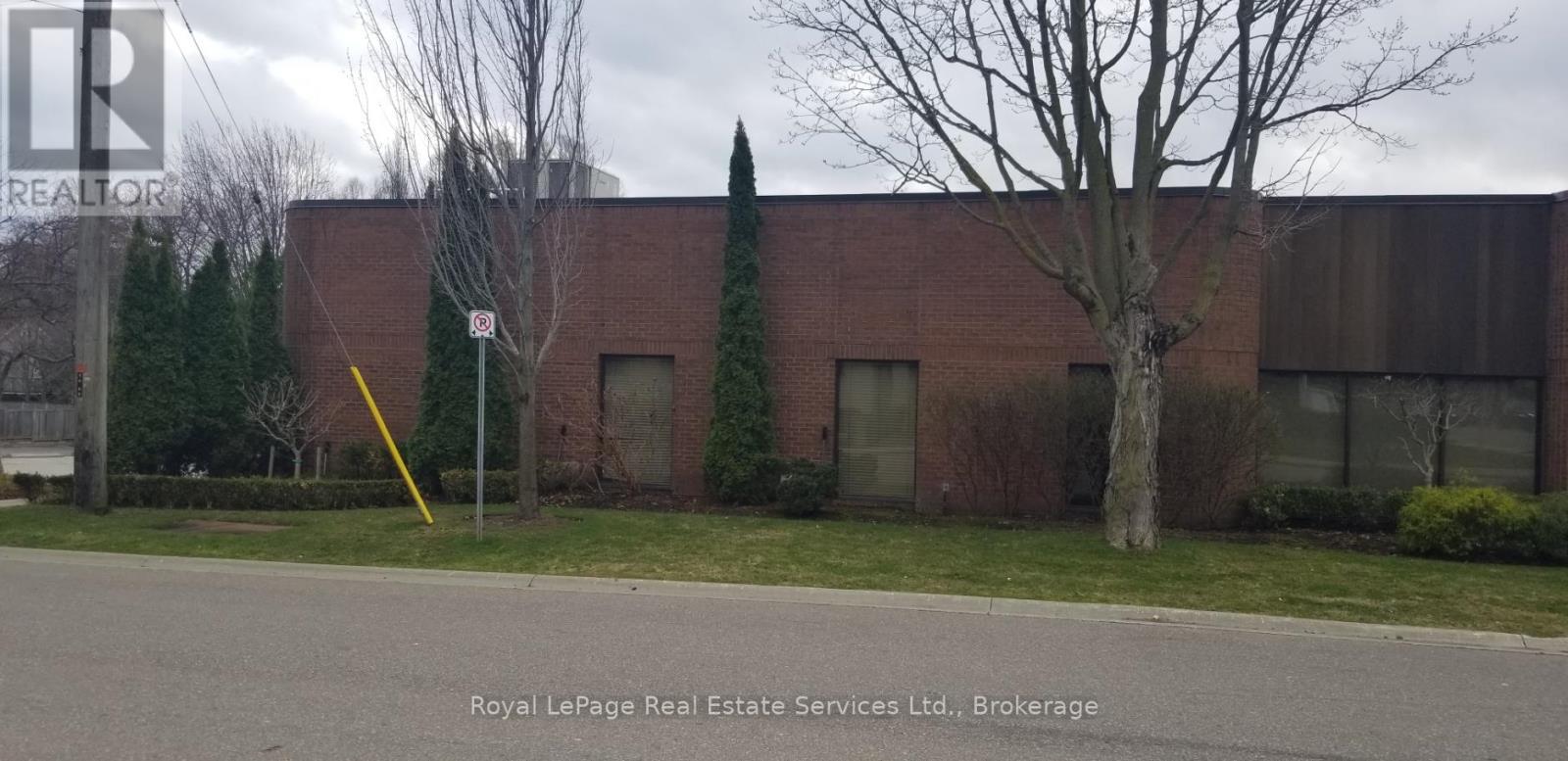 












1 - 60 LAKESHORE ROAD W

,
Oakville (CO Central),




Ontario
L6K1E1

