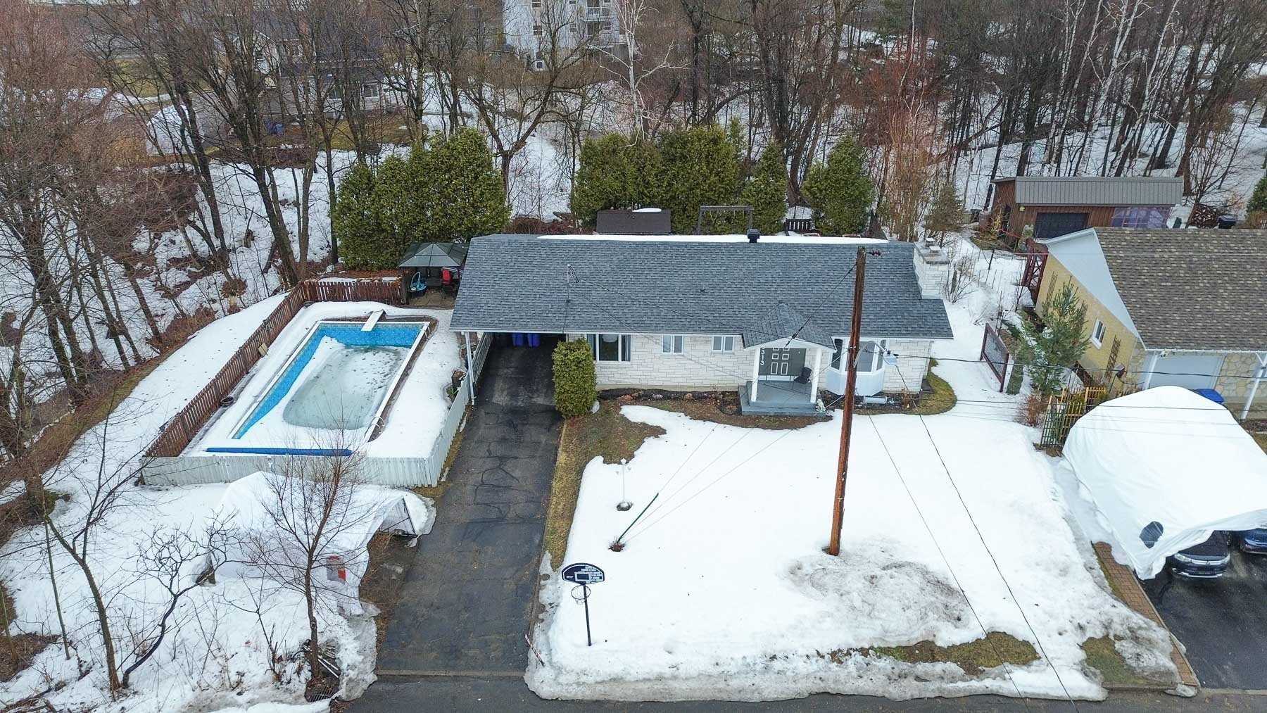 









8313


Av. des Grands-Jardins

,
Shawinigan,




QC
G9N7H6


