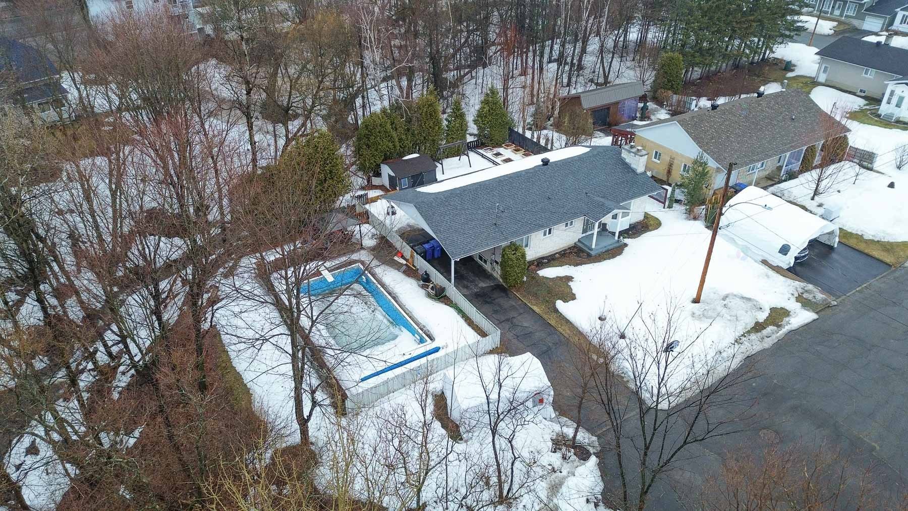 









8313


Av. des Grands-Jardins

,
Shawinigan,




QC
G9N7H6

