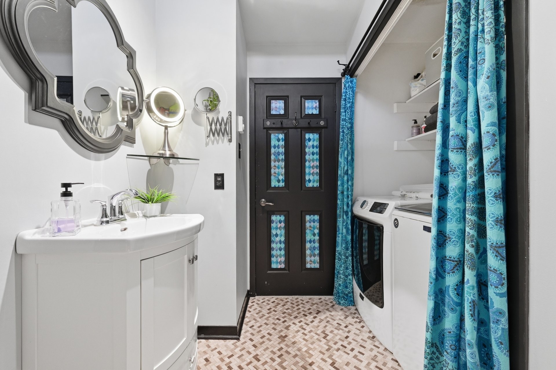 









943


Rue Rabelais

,
Mont-Saint-Hilaire,




QC
J3H4T9

