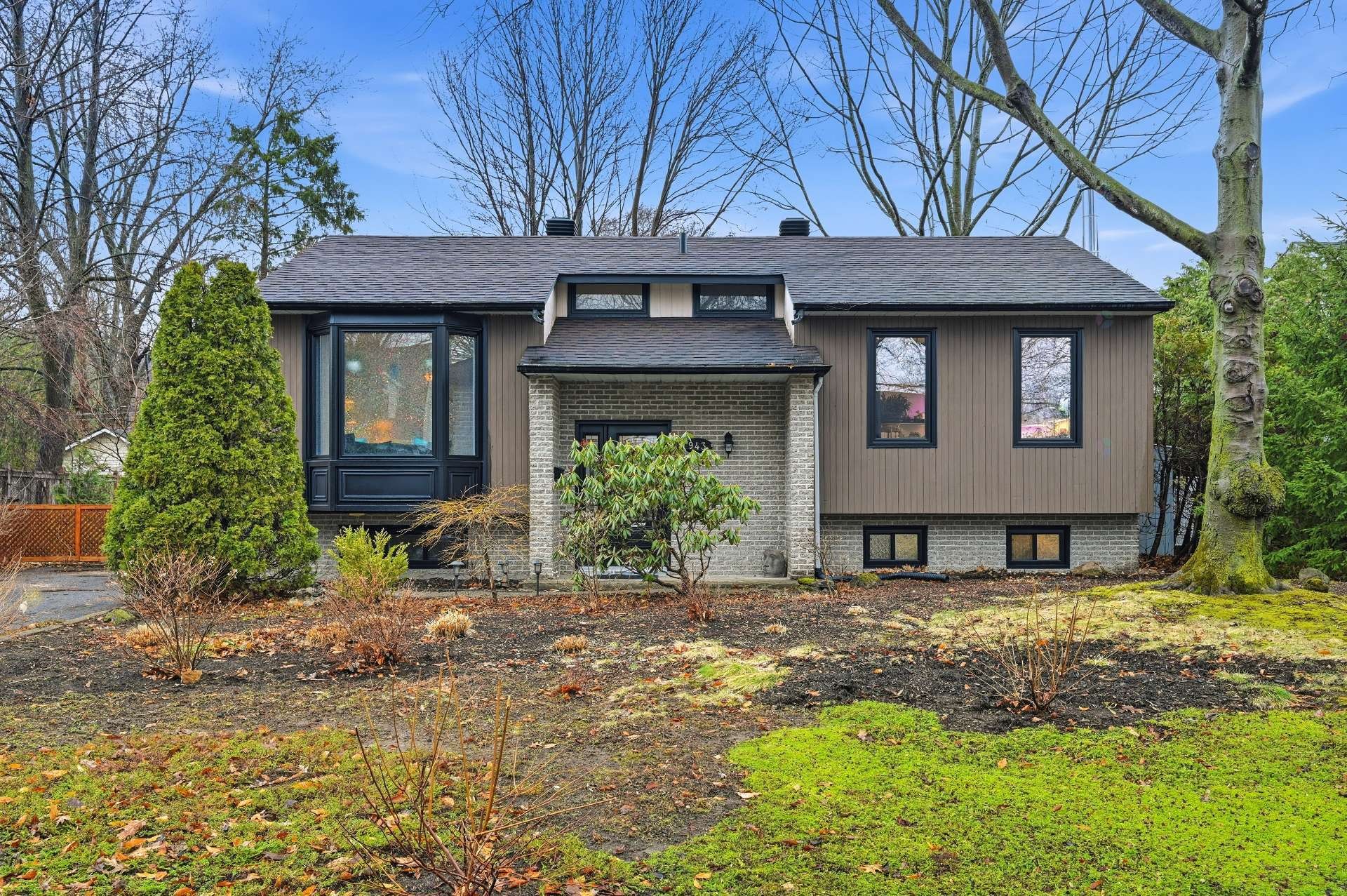 









943


Rue Rabelais

,
Mont-Saint-Hilaire,




QC
J3H4T9

