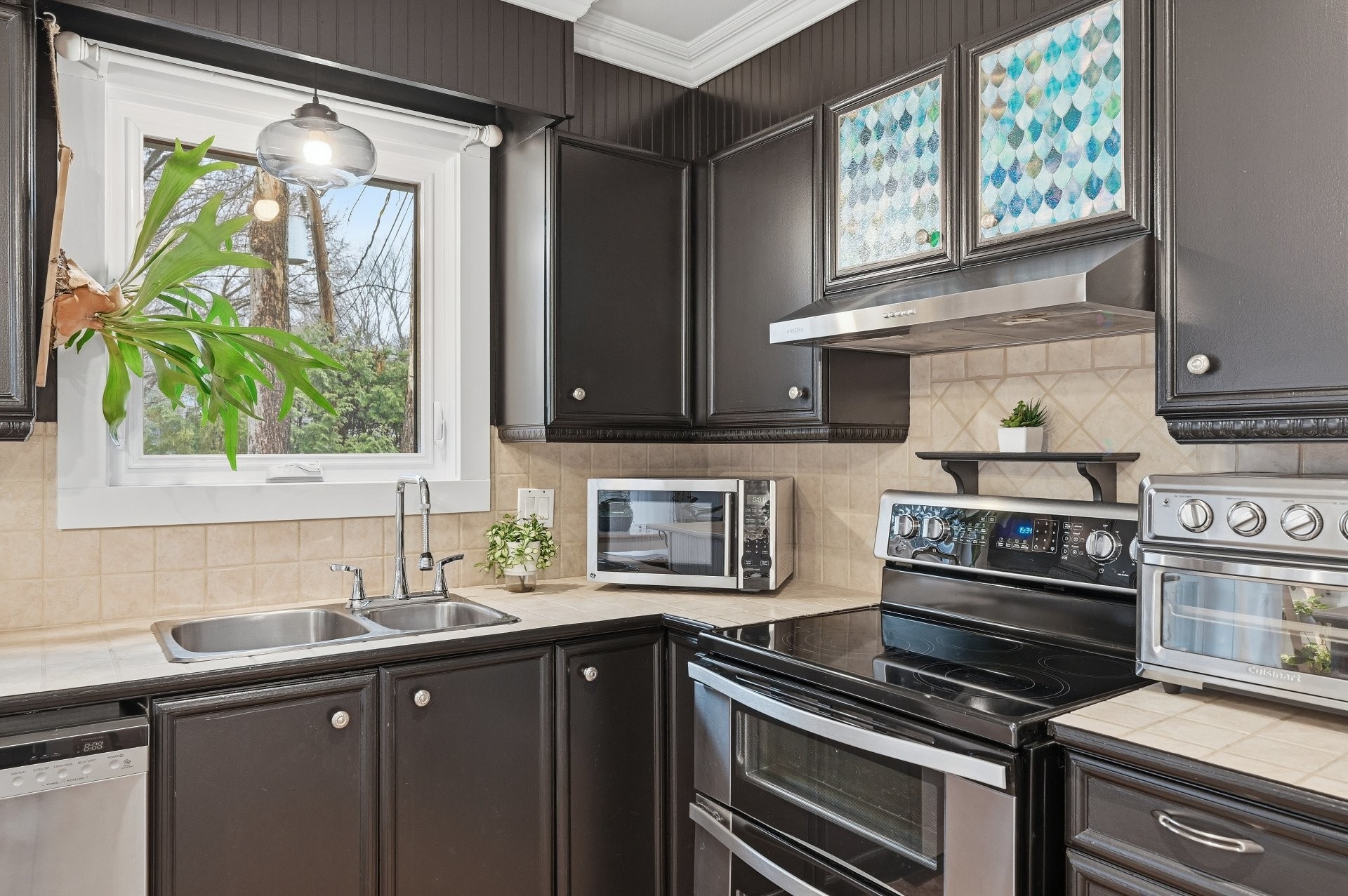 









943


Rue Rabelais

,
Mont-Saint-Hilaire,




QC
J3H4T9

