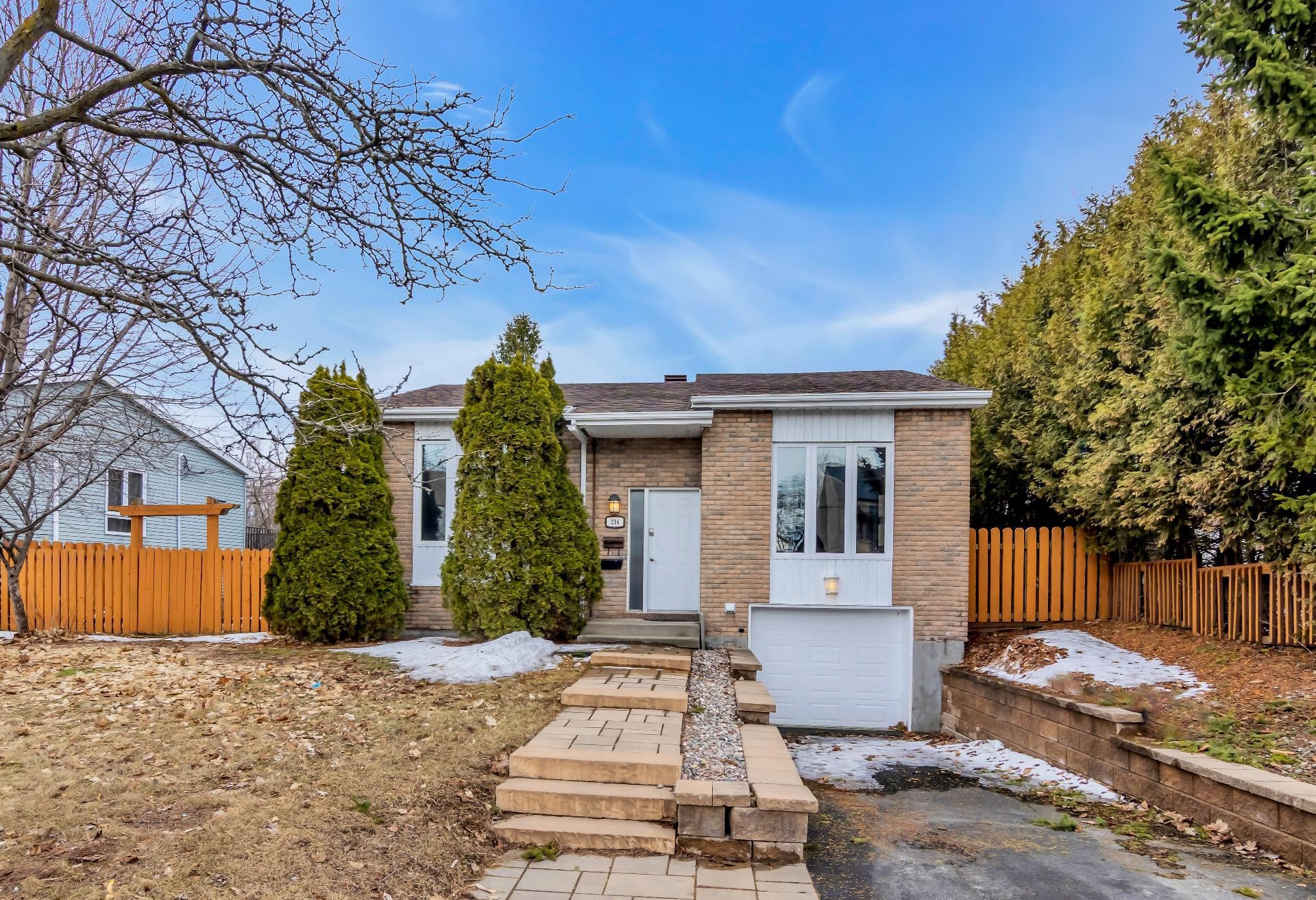 









216


Av. St-Louis

,
Pointe-Claire,




QC
H9R4X7

