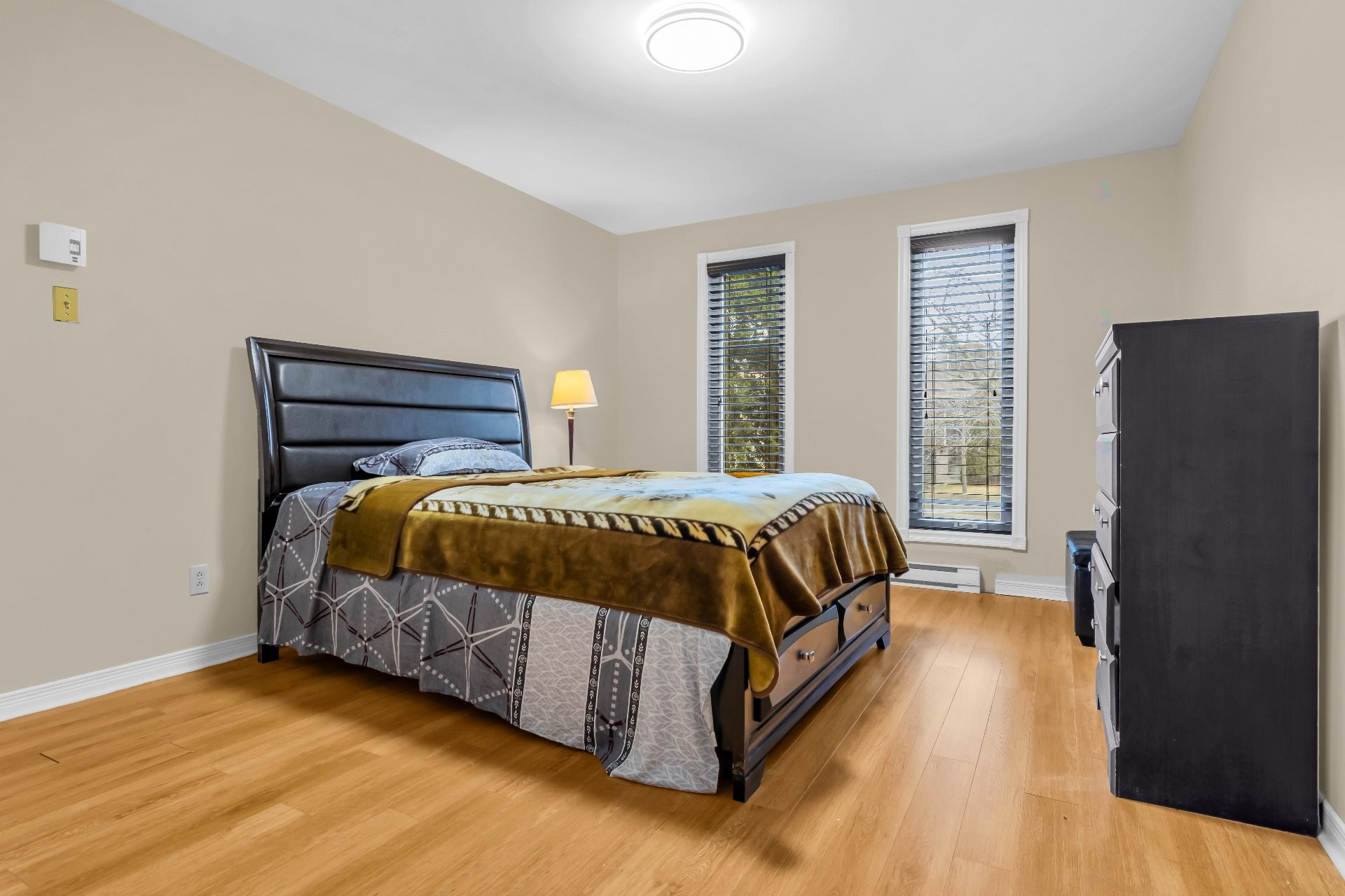 









216


Av. St-Louis

,
Pointe-Claire,




QC
H9R4X7

