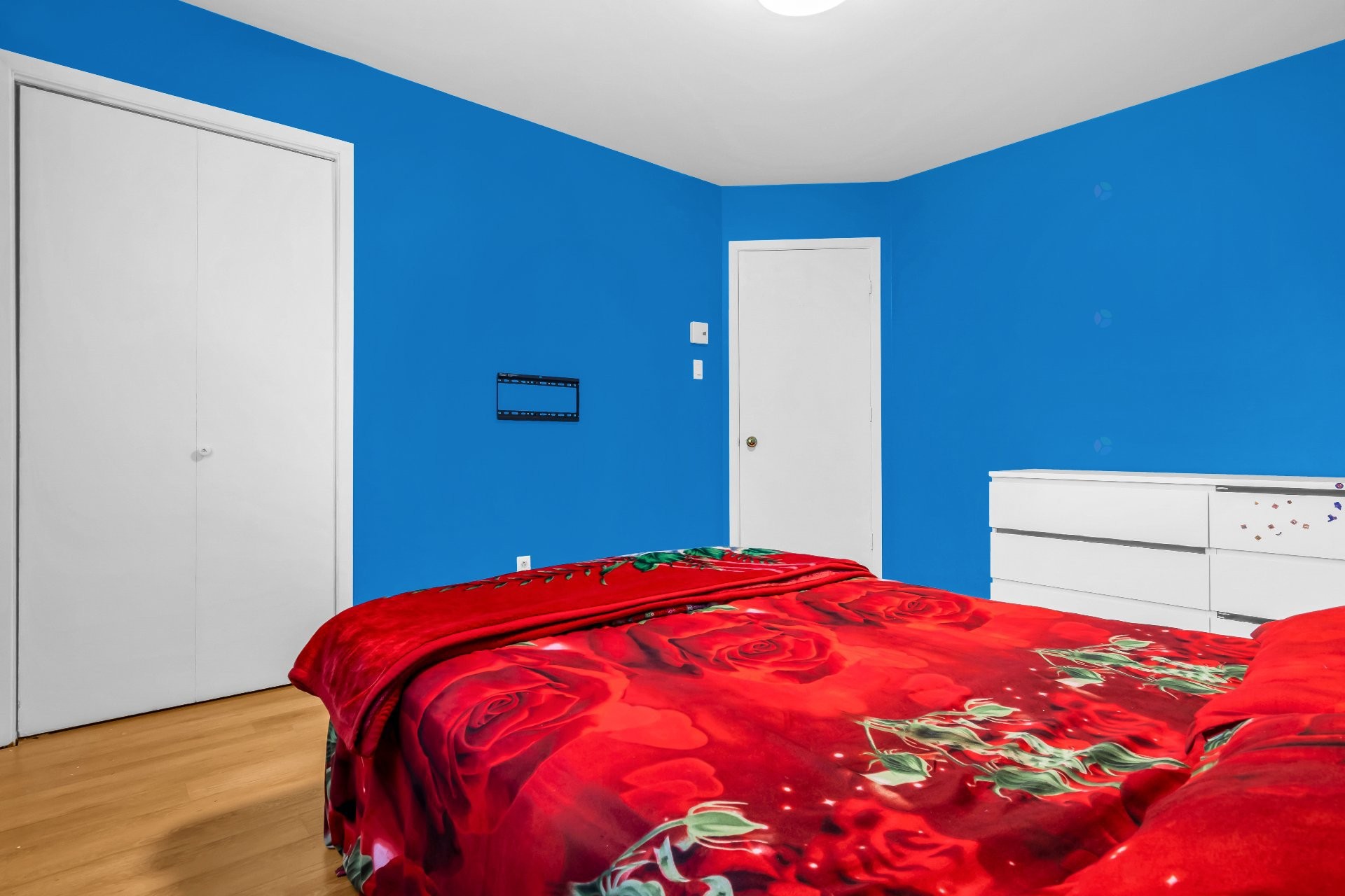 









216


Av. St-Louis

,
Pointe-Claire,




QC
H9R4X7

