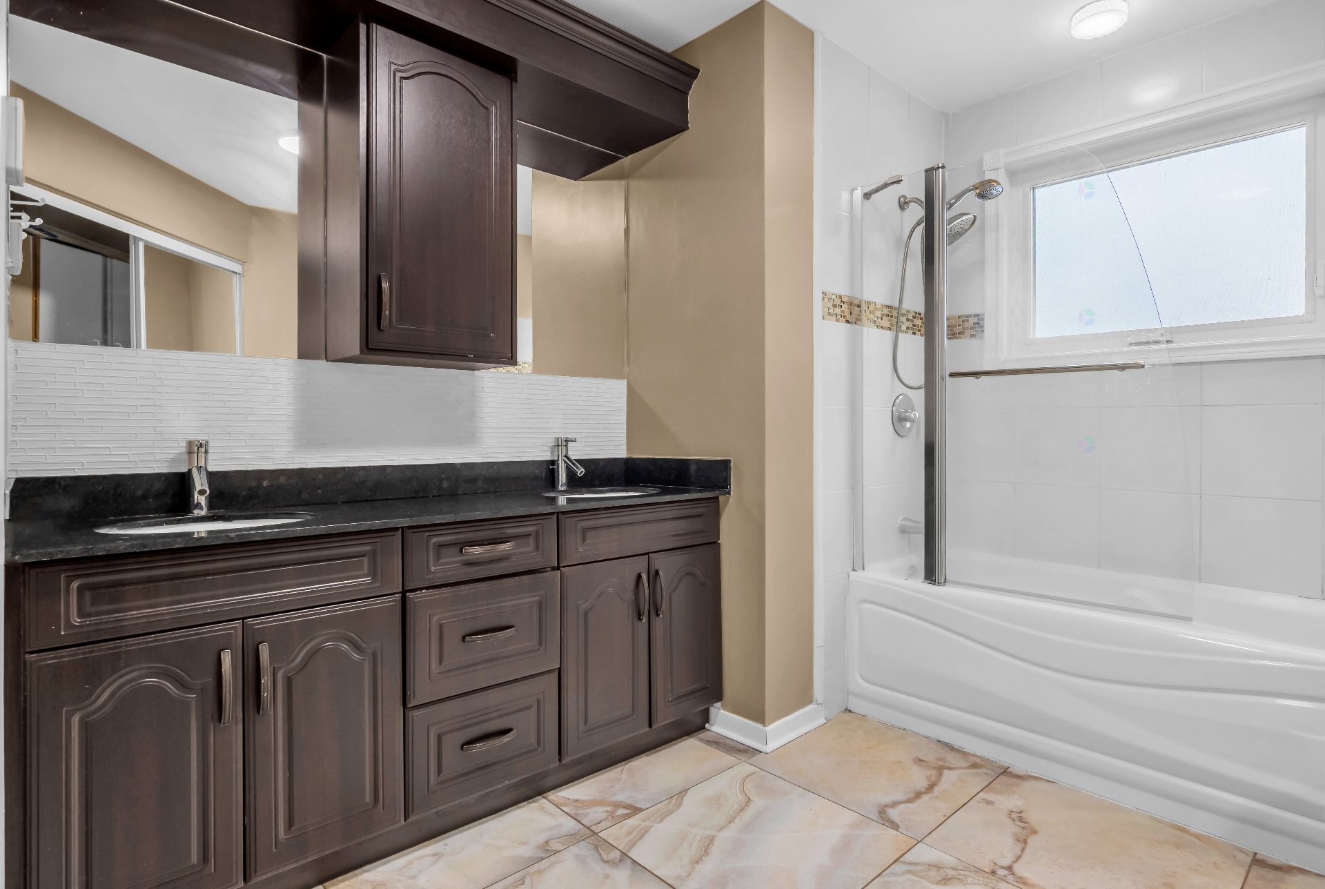 









216


Av. St-Louis

,
Pointe-Claire,




QC
H9R4X7

