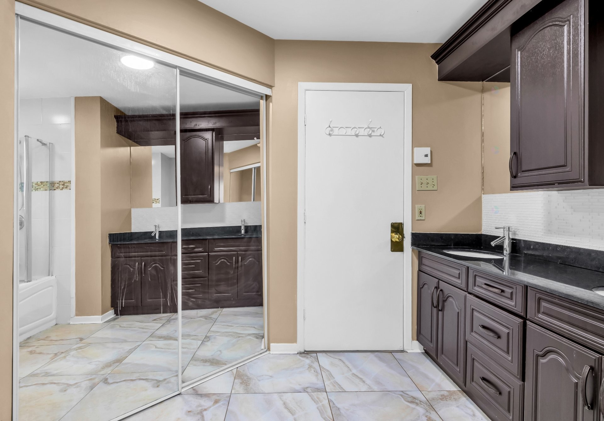 









216


Av. St-Louis

,
Pointe-Claire,




QC
H9R4X7

