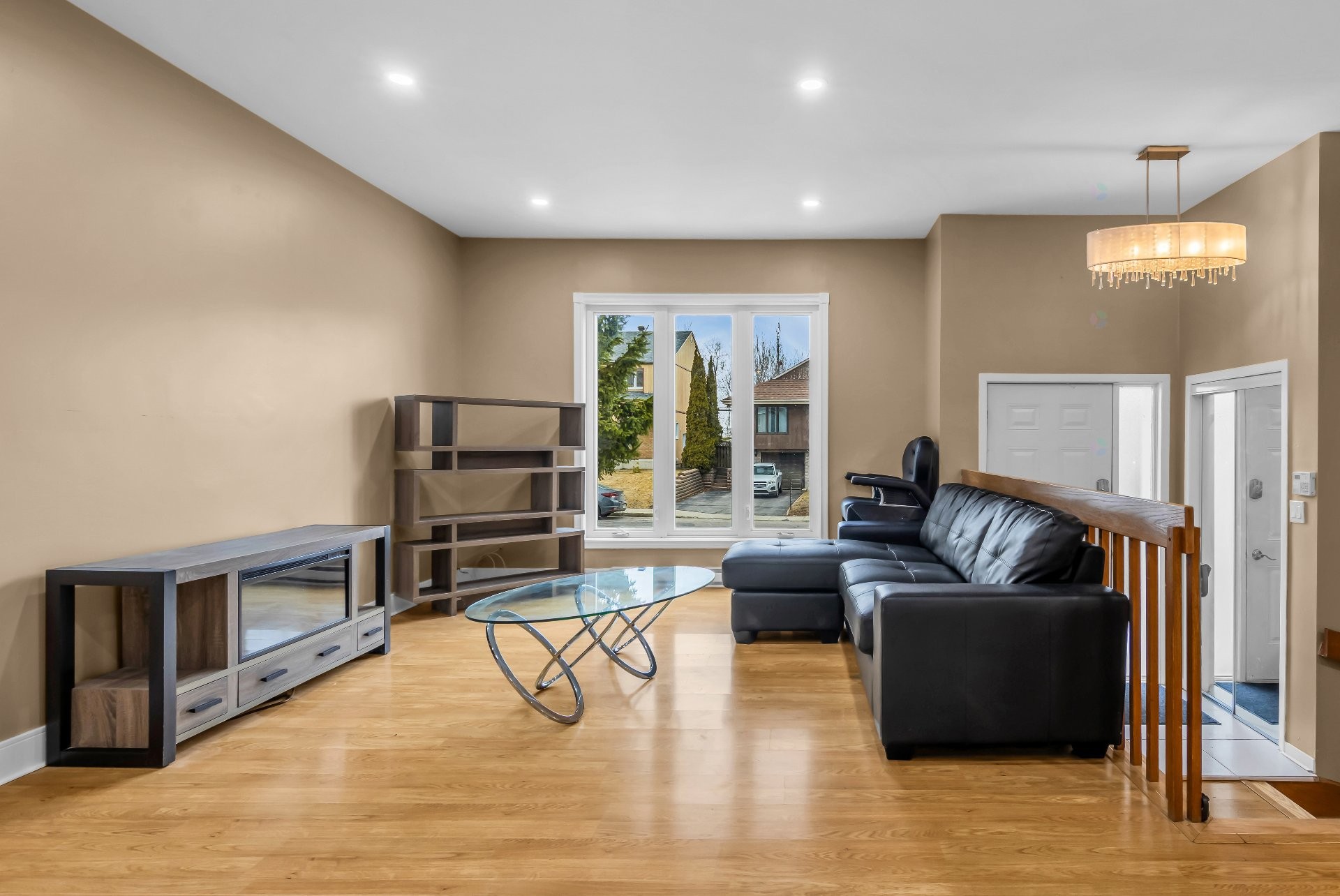 









216


Av. St-Louis

,
Pointe-Claire,




QC
H9R4X7

