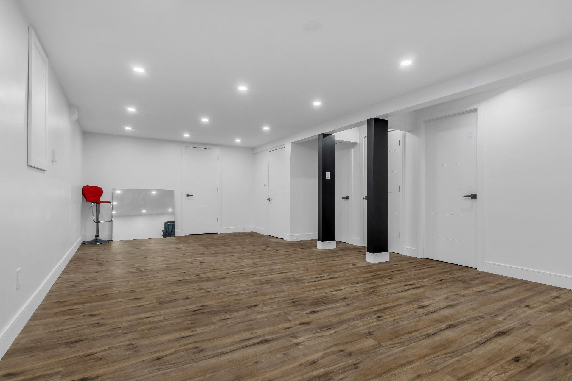 









216


Av. St-Louis

,
Pointe-Claire,




QC
H9R4X7

