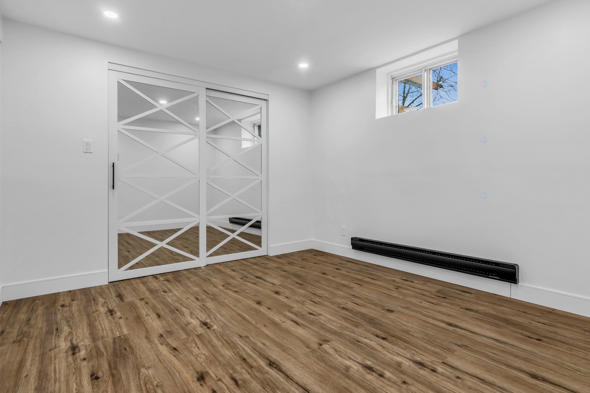 









216


Av. St-Louis

,
Pointe-Claire,




QC
H9R4X7

