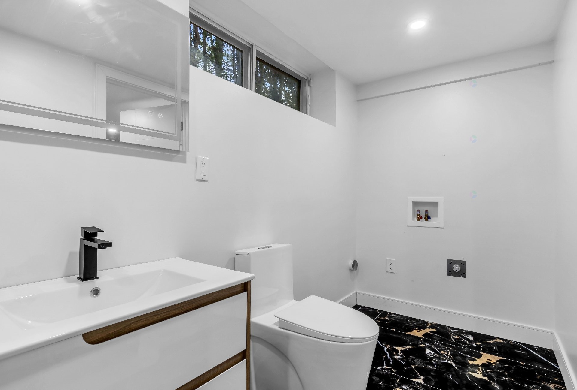 









216


Av. St-Louis

,
Pointe-Claire,




QC
H9R4X7

