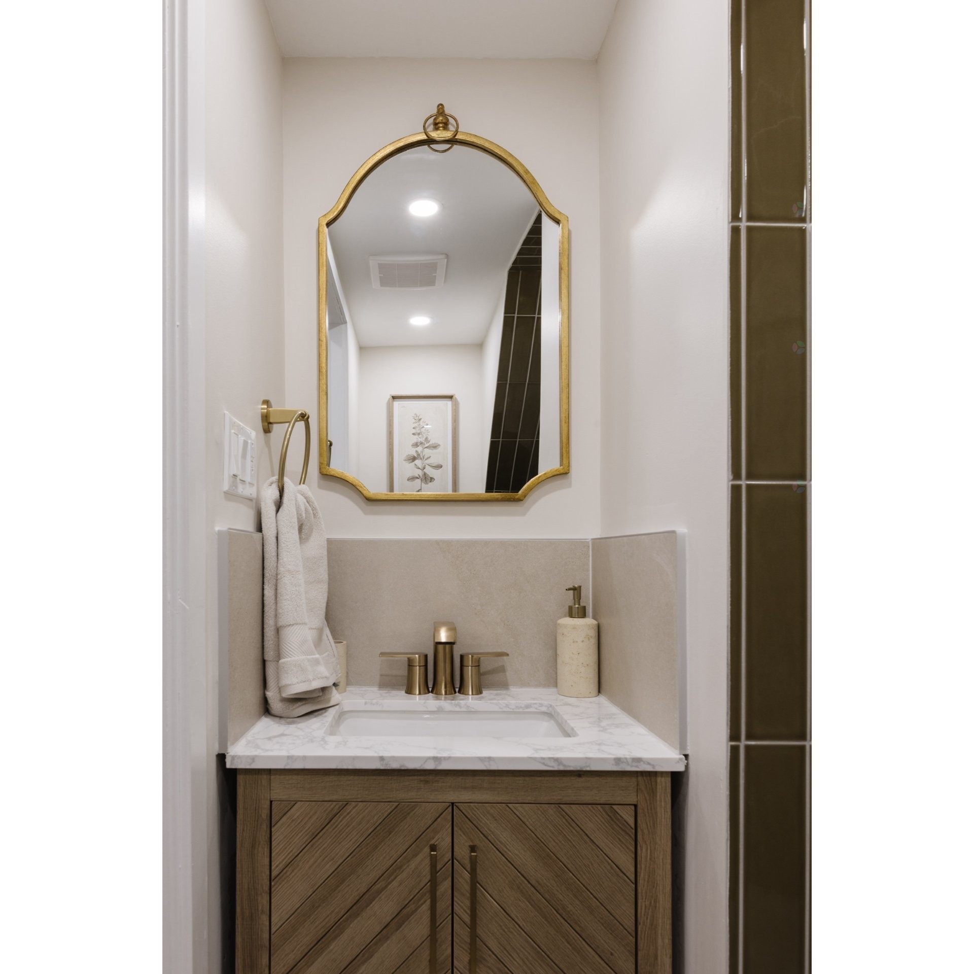 









3841


Rue Drolet

,
Montréal (Le Plateau-Mont-Royal),




QC
H2W2L3

