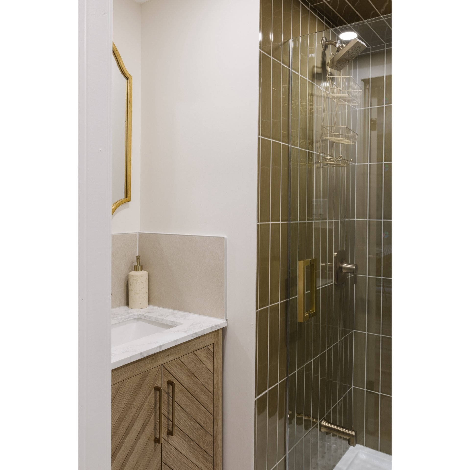 









3841


Rue Drolet

,
Montréal (Le Plateau-Mont-Royal),




QC
H2W2L3

