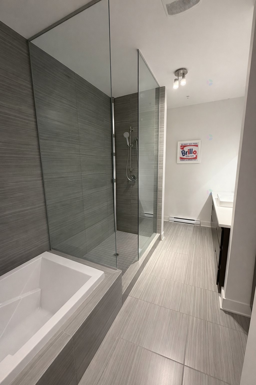 









2160


Av. Terry-Fox

, PH02,
Laval (Chomedey),




QC
H7T3B7

