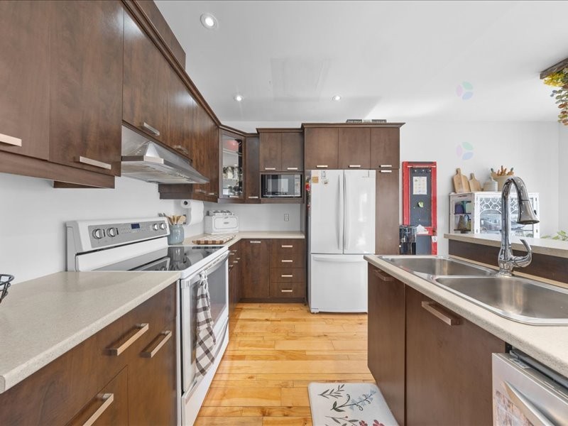 









624


Av. des Tilleuls

,
Gatineau (Aylmer),




QC
J8Z1V3

