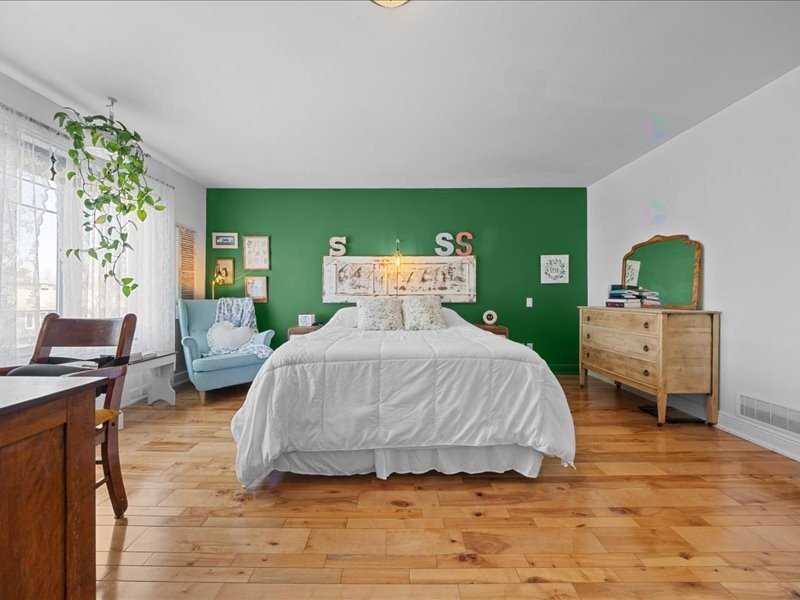 









624


Av. des Tilleuls

,
Gatineau (Aylmer),




QC
J8Z1V3

