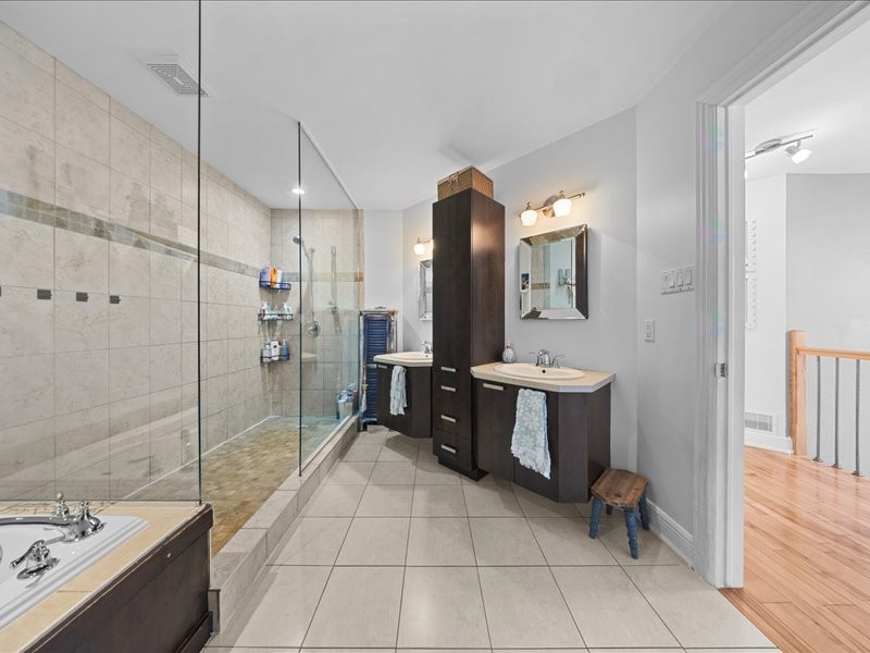 









624


Av. des Tilleuls

,
Gatineau (Aylmer),




QC
J8Z1V3

