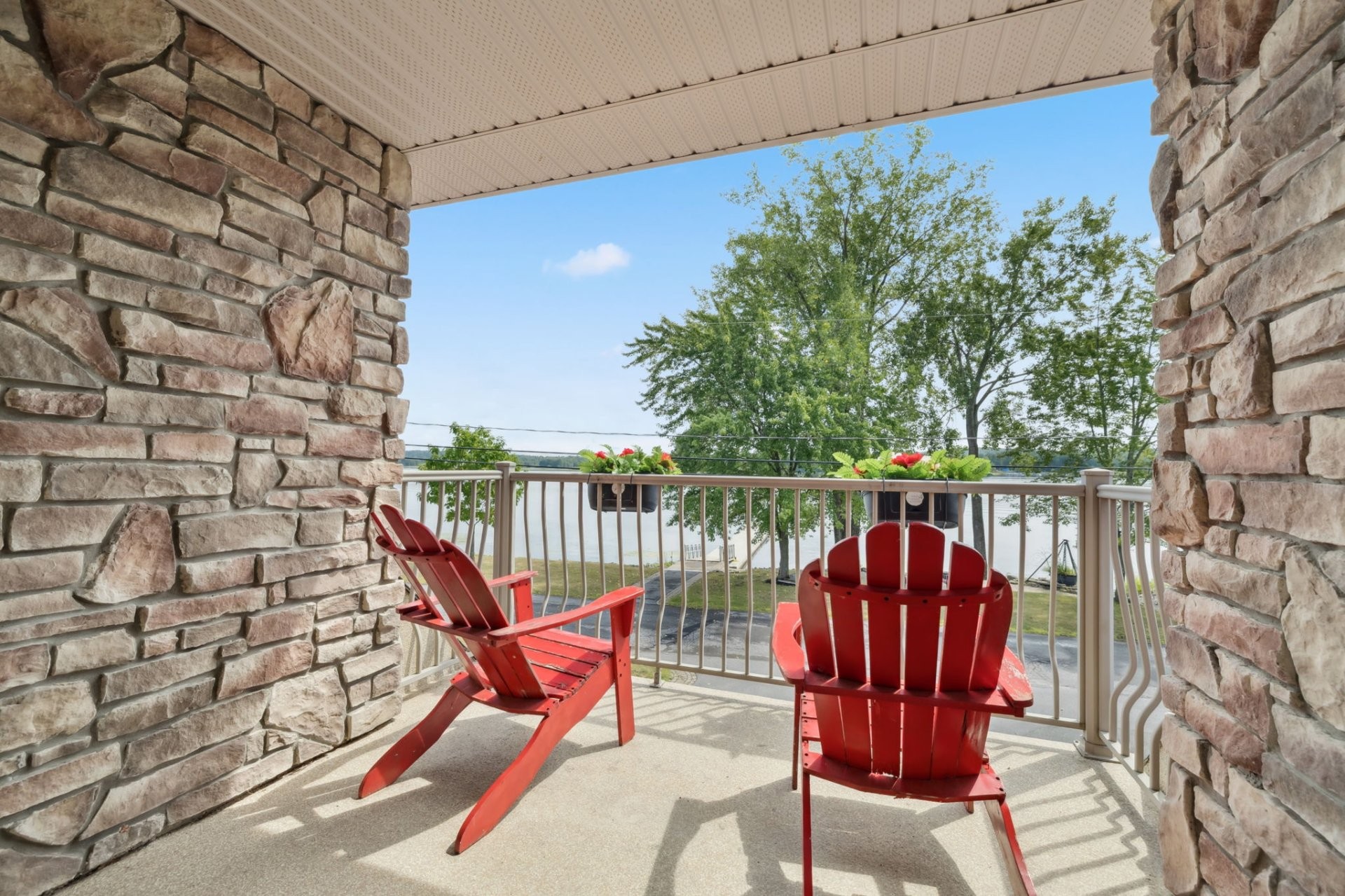 









371


Ch. du Fer-à-Cheval

,
Gatineau (Masson-Angers),




QC
J8M1L8


