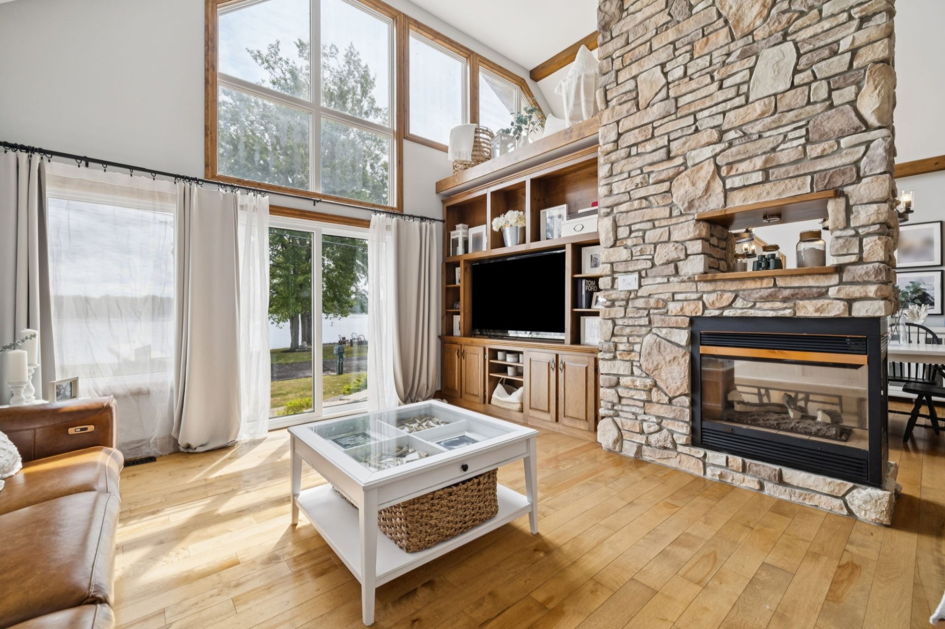 









371


Ch. du Fer-à-Cheval

,
Gatineau (Masson-Angers),




QC
J8M1L8

