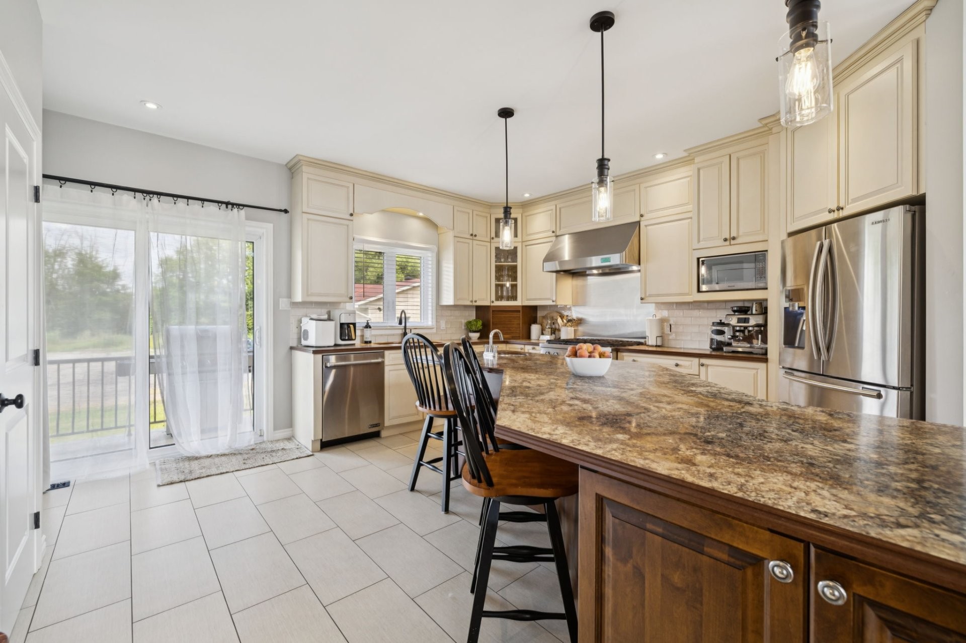 









371


Ch. du Fer-à-Cheval

,
Gatineau (Masson-Angers),




QC
J8M1L8

