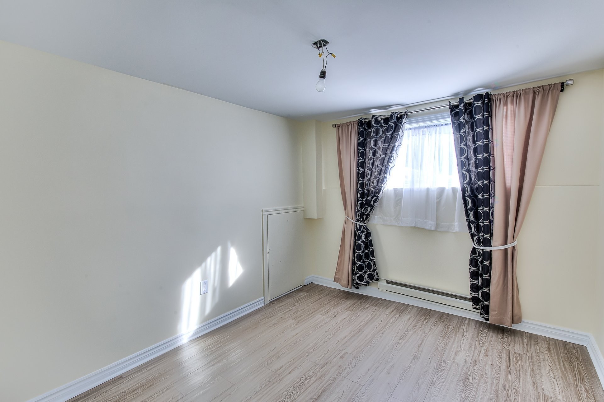 









3660


Rue Isabelle

,
Laval (Fabreville),




QC
H7P4Z6

