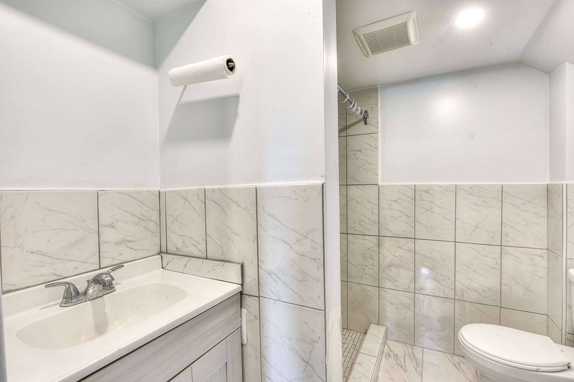 









3660


Rue Isabelle

,
Laval (Fabreville),




QC
H7P4Z6

