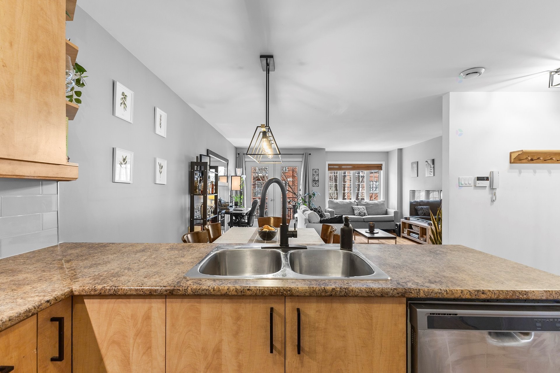 









3964


Rue Bannantyne

, 201,
Montréal (Verdun/Île-des-Soeurs),




QC
H4G1C1

