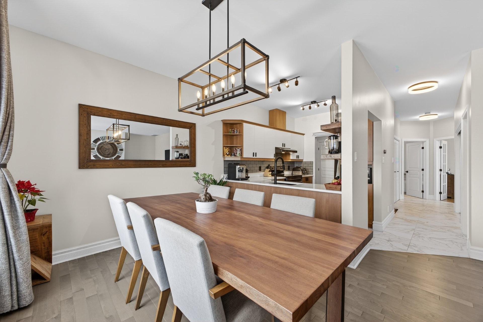 









2293


Rue Racine

, 402,
Longueuil (Saint-Hubert),




QC
J3Y0B6

