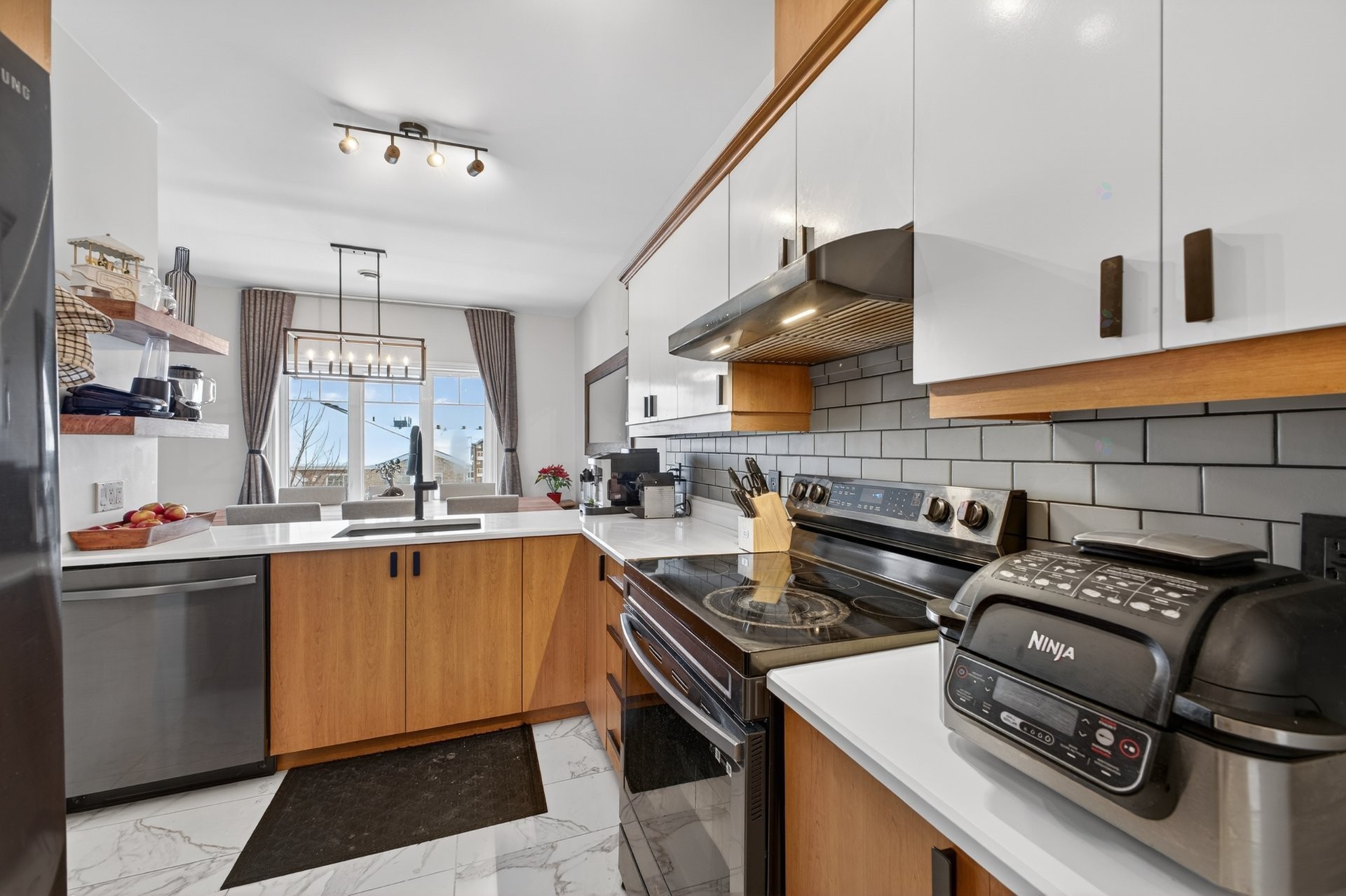 









2293


Rue Racine

, 402,
Longueuil (Saint-Hubert),




QC
J3Y0B6

