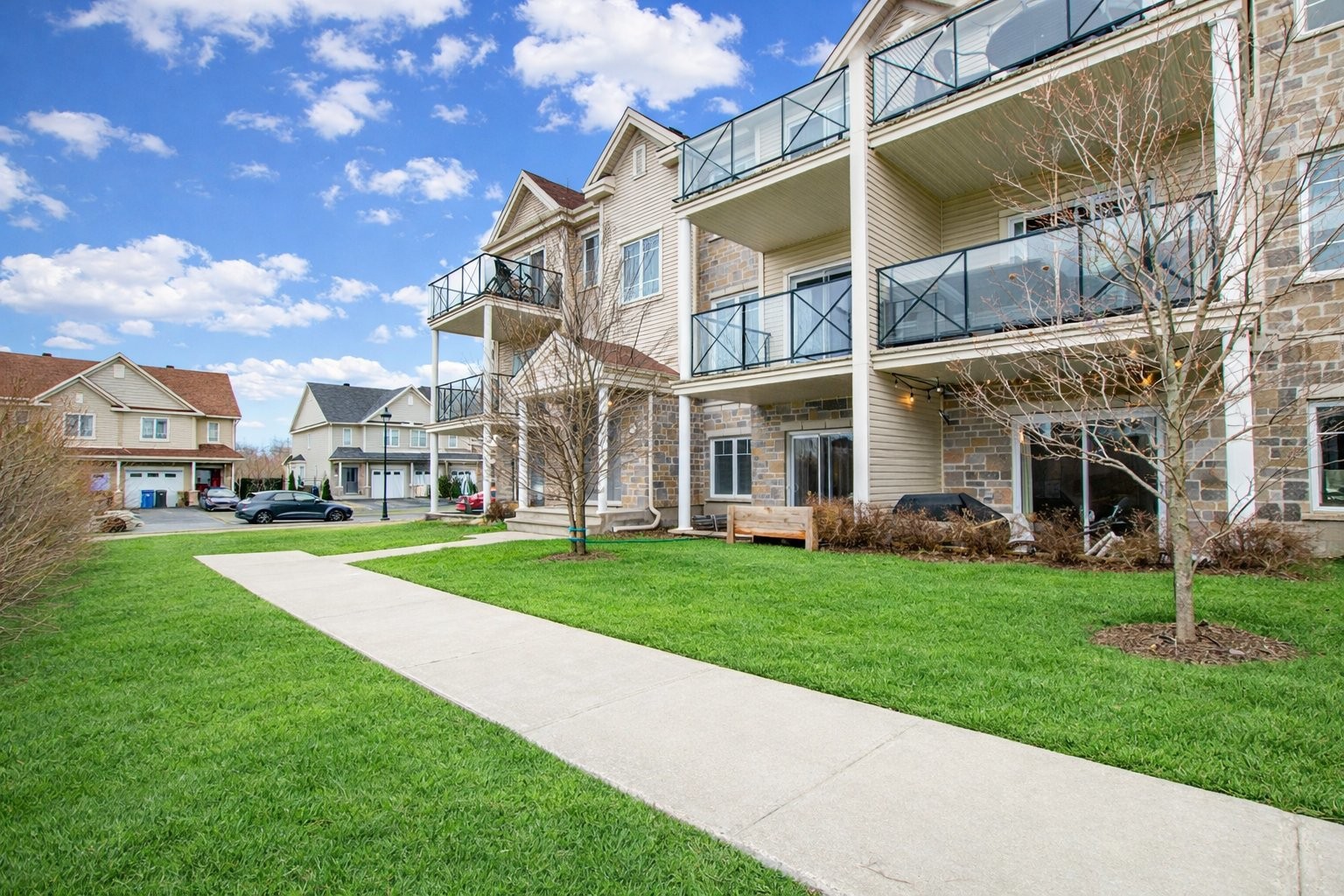 









115


Rue Joseph-Bresse

, 1,
Chambly,




QC
J3L0W9

