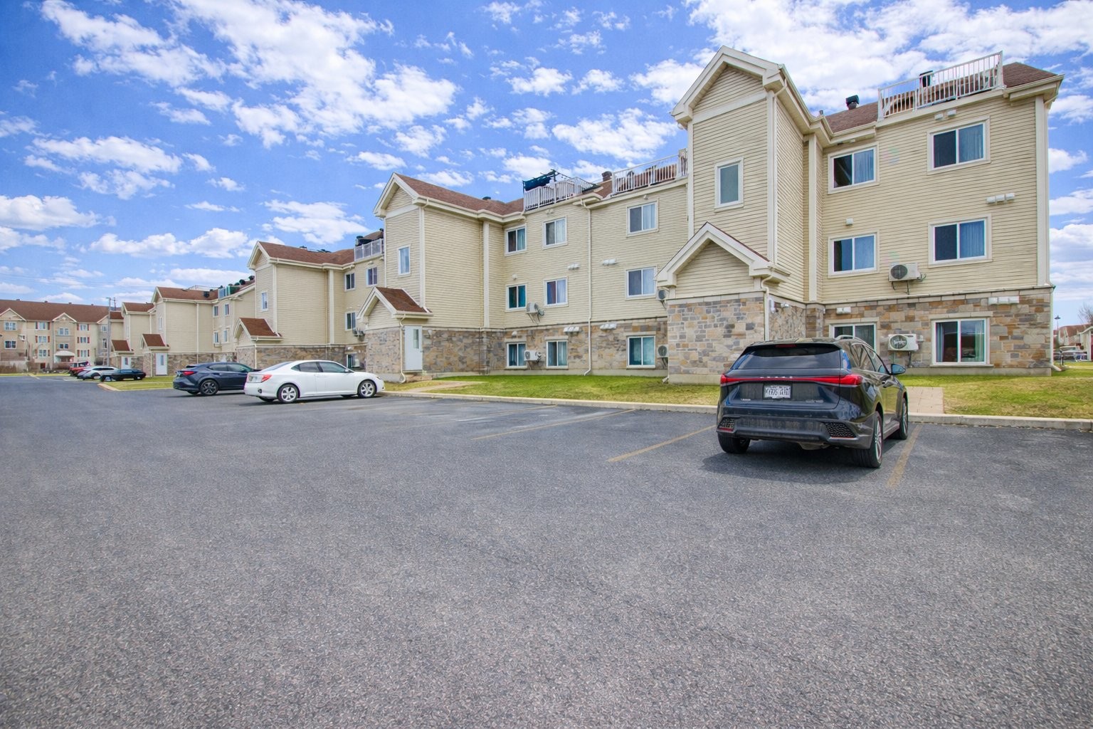 









115


Rue Joseph-Bresse

, 1,
Chambly,




QC
J3L0W9

