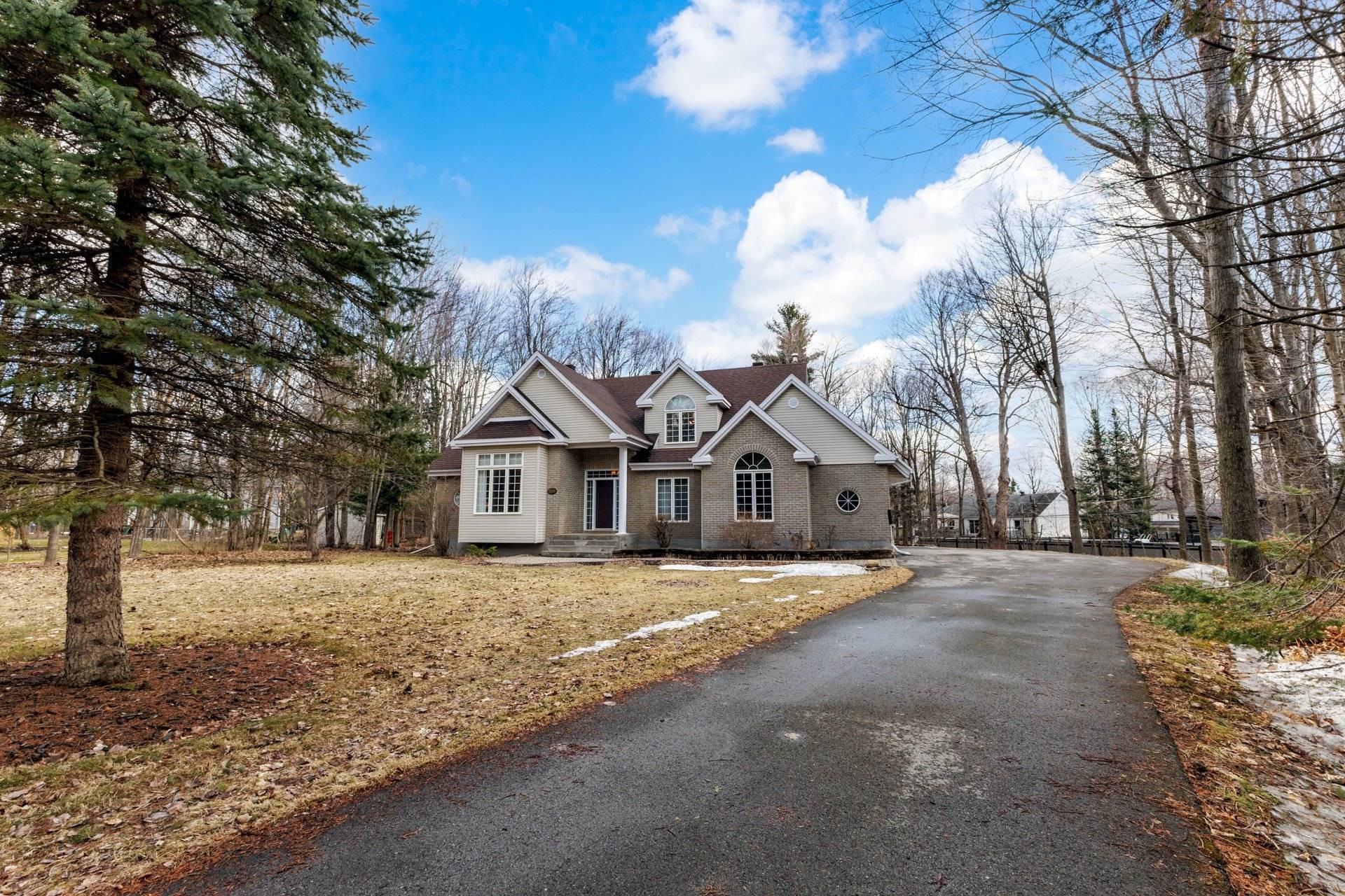 









2200


Rue de la Volière

,
Saint-Lazare,




QC
J7T2G6

