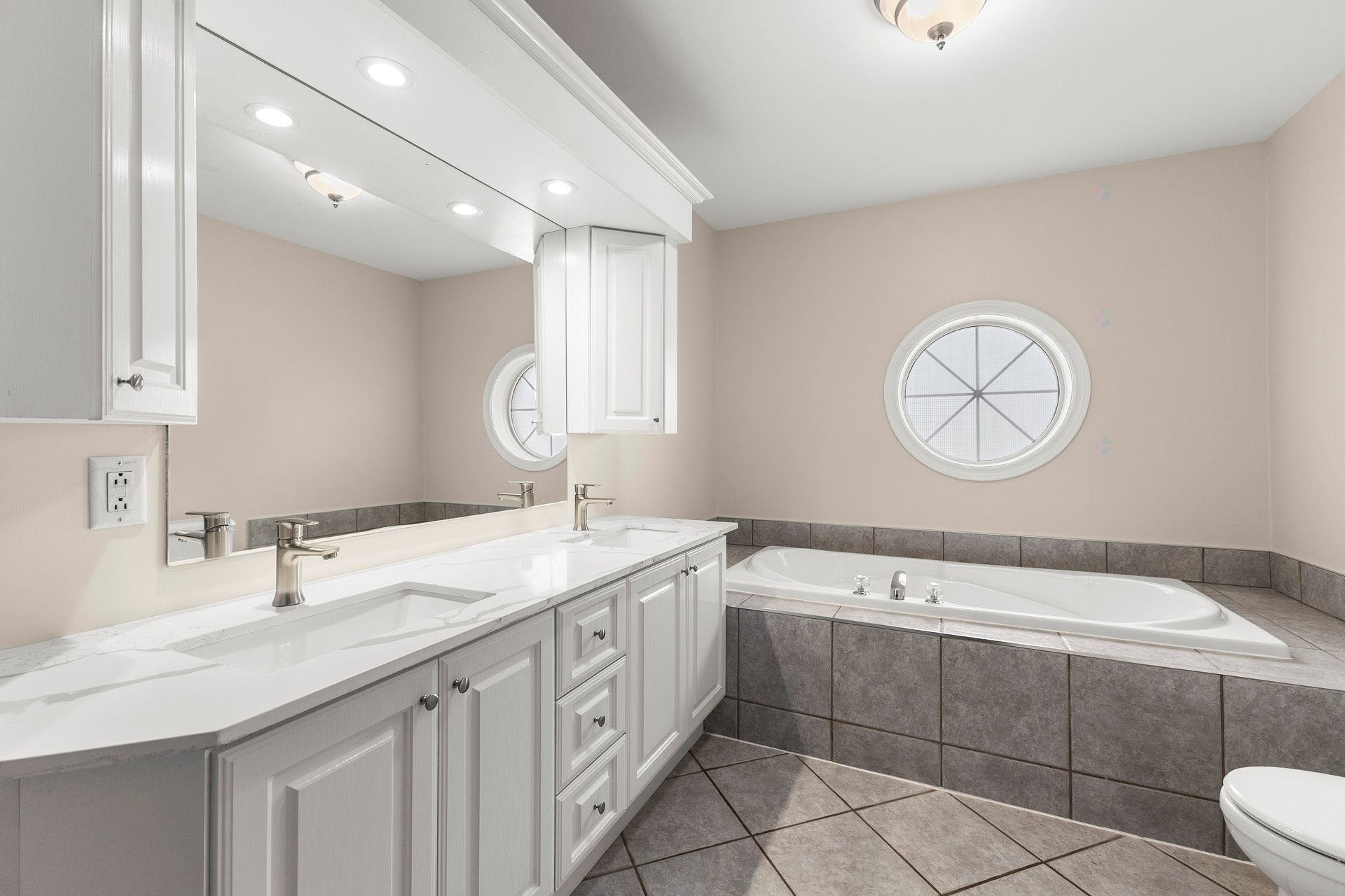 









2200


Rue de la Volière

,
Saint-Lazare,




QC
J7T2G6

