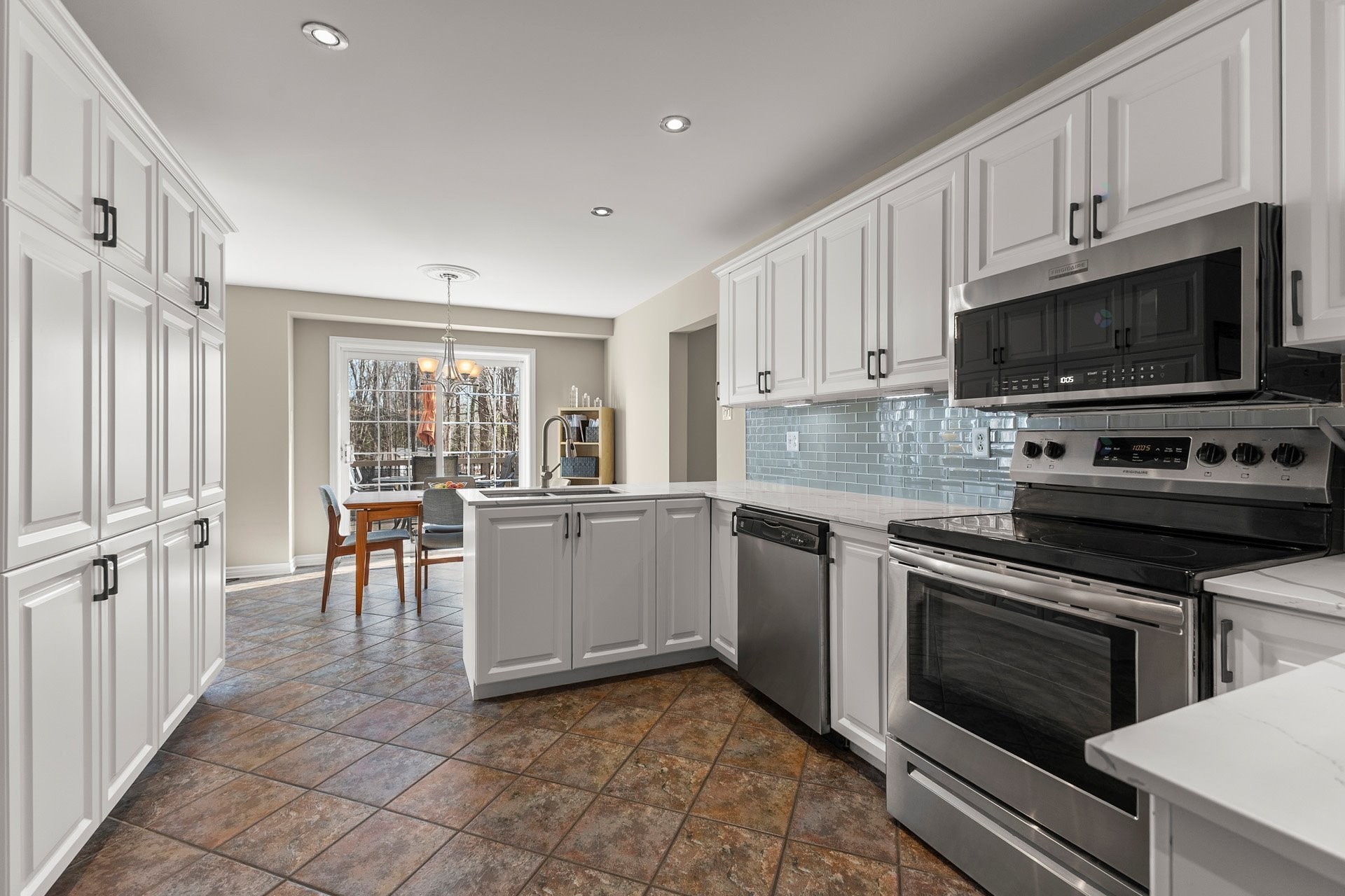 









2200


Rue de la Volière

,
Saint-Lazare,




QC
J7T2G6

