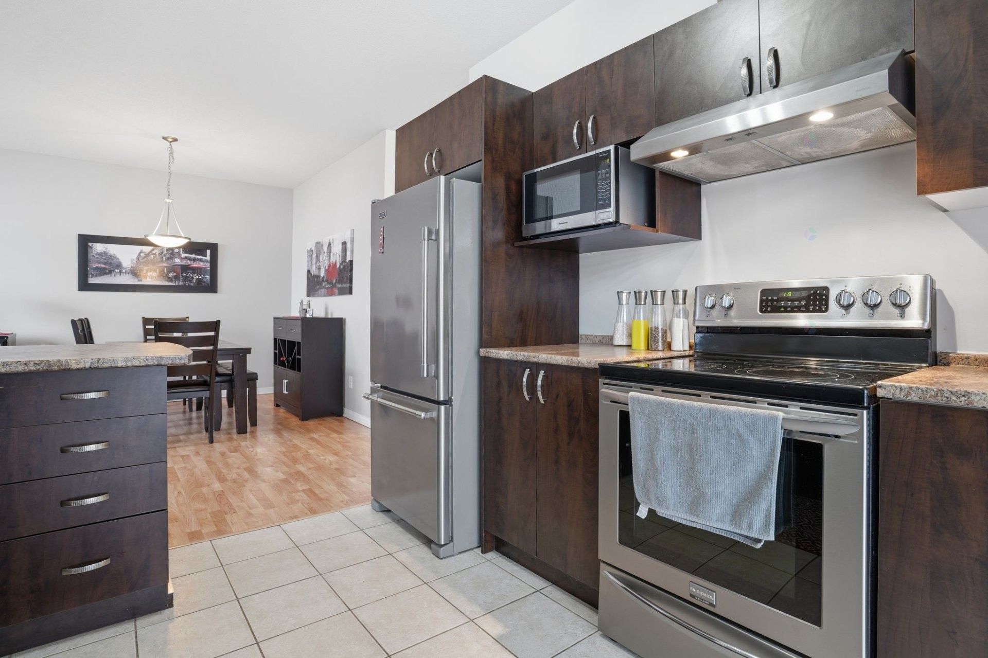 









320


Boul. du Plateau

, 3,
Gatineau (Hull),




QC
J9J0C8

