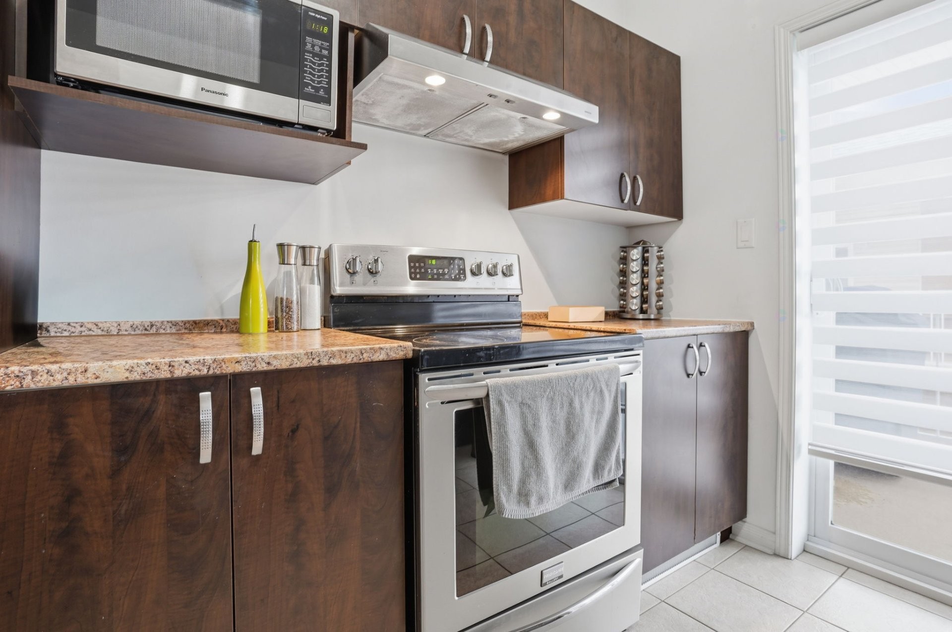 









320


Boul. du Plateau

, 3,
Gatineau (Hull),




QC
J9J0C8

