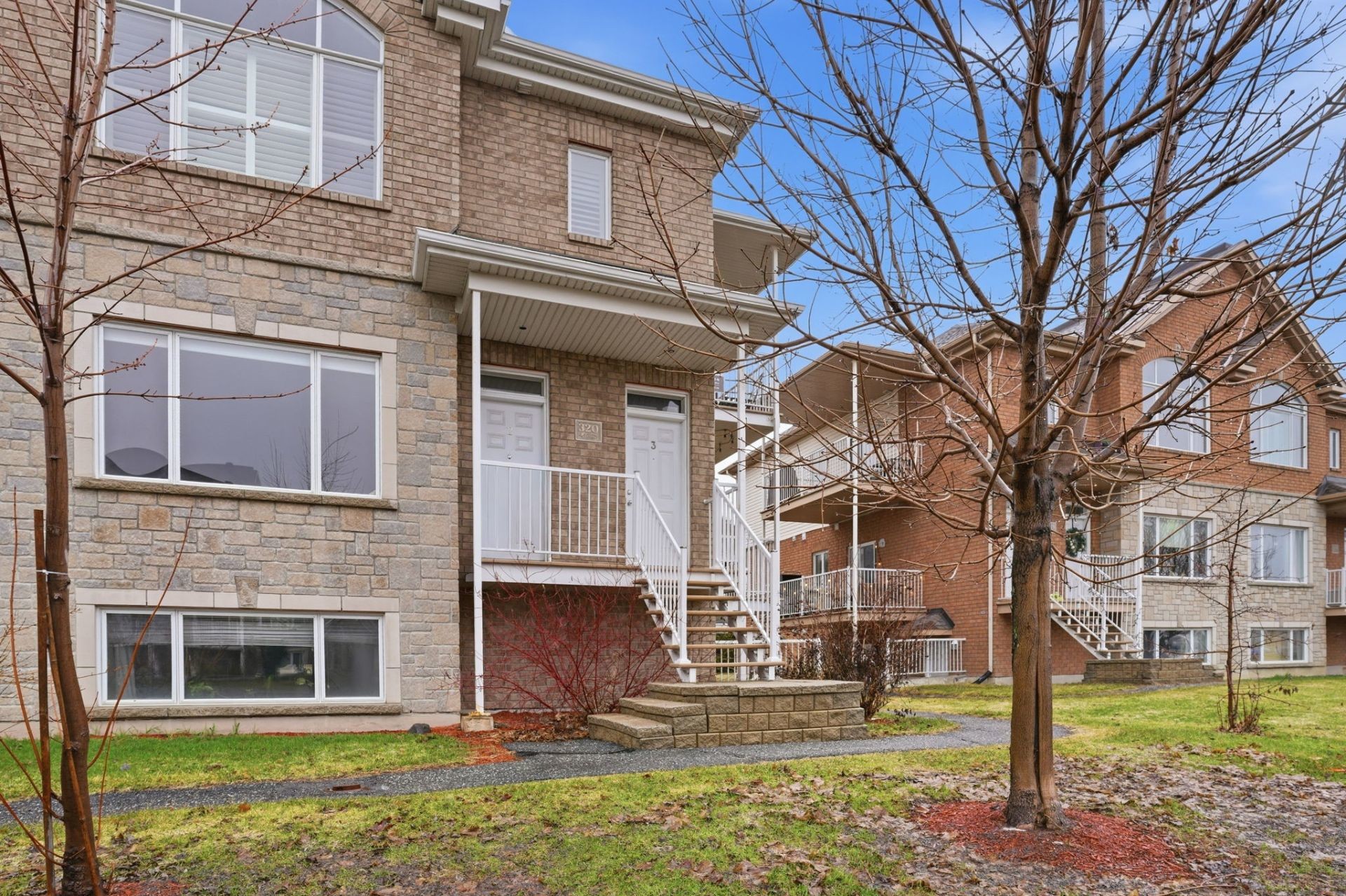 









320


Boul. du Plateau

, 3,
Gatineau (Hull),




QC
J9J0C8

