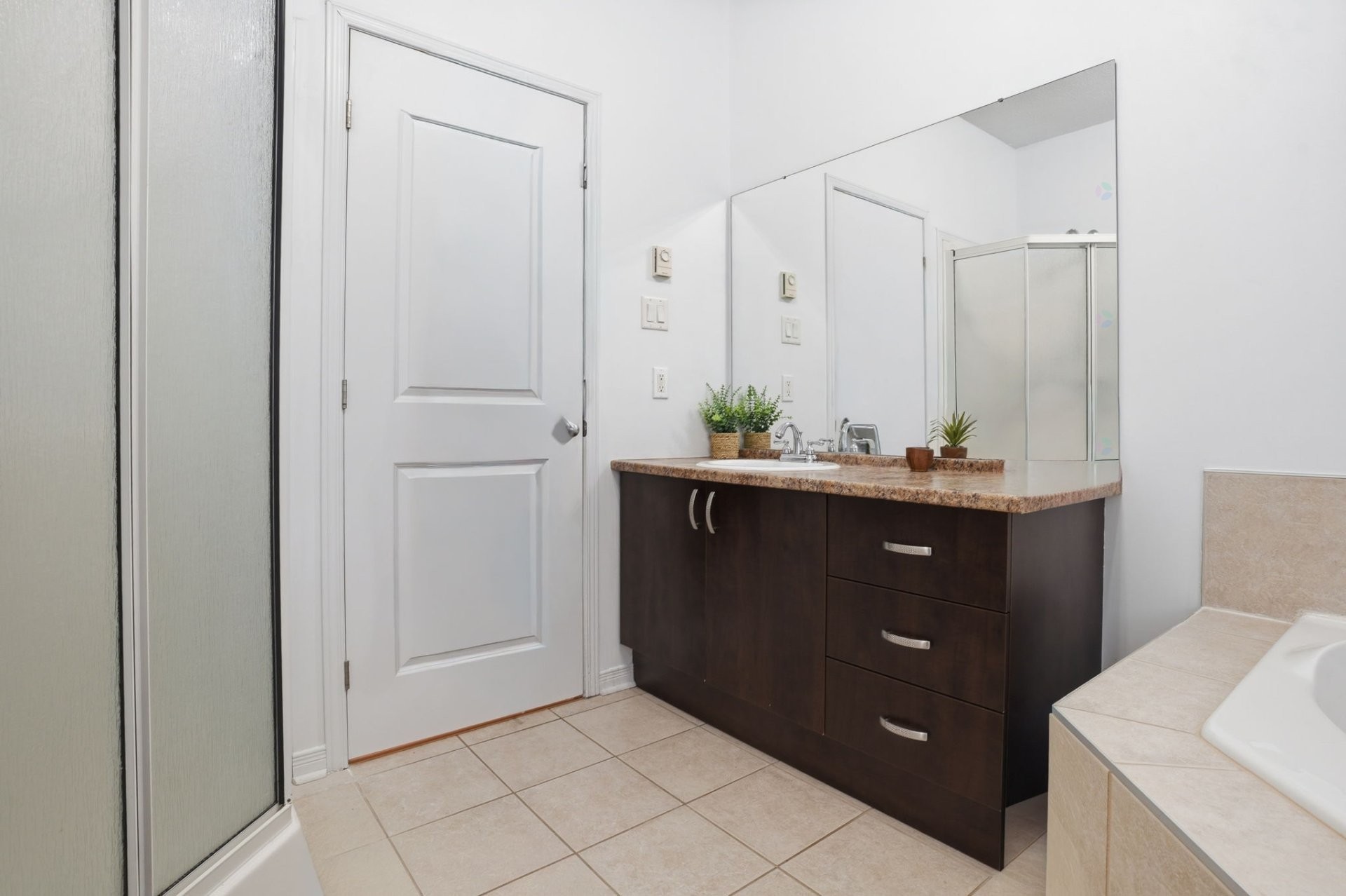 









320


Boul. du Plateau

, 3,
Gatineau (Hull),




QC
J9J0C8

