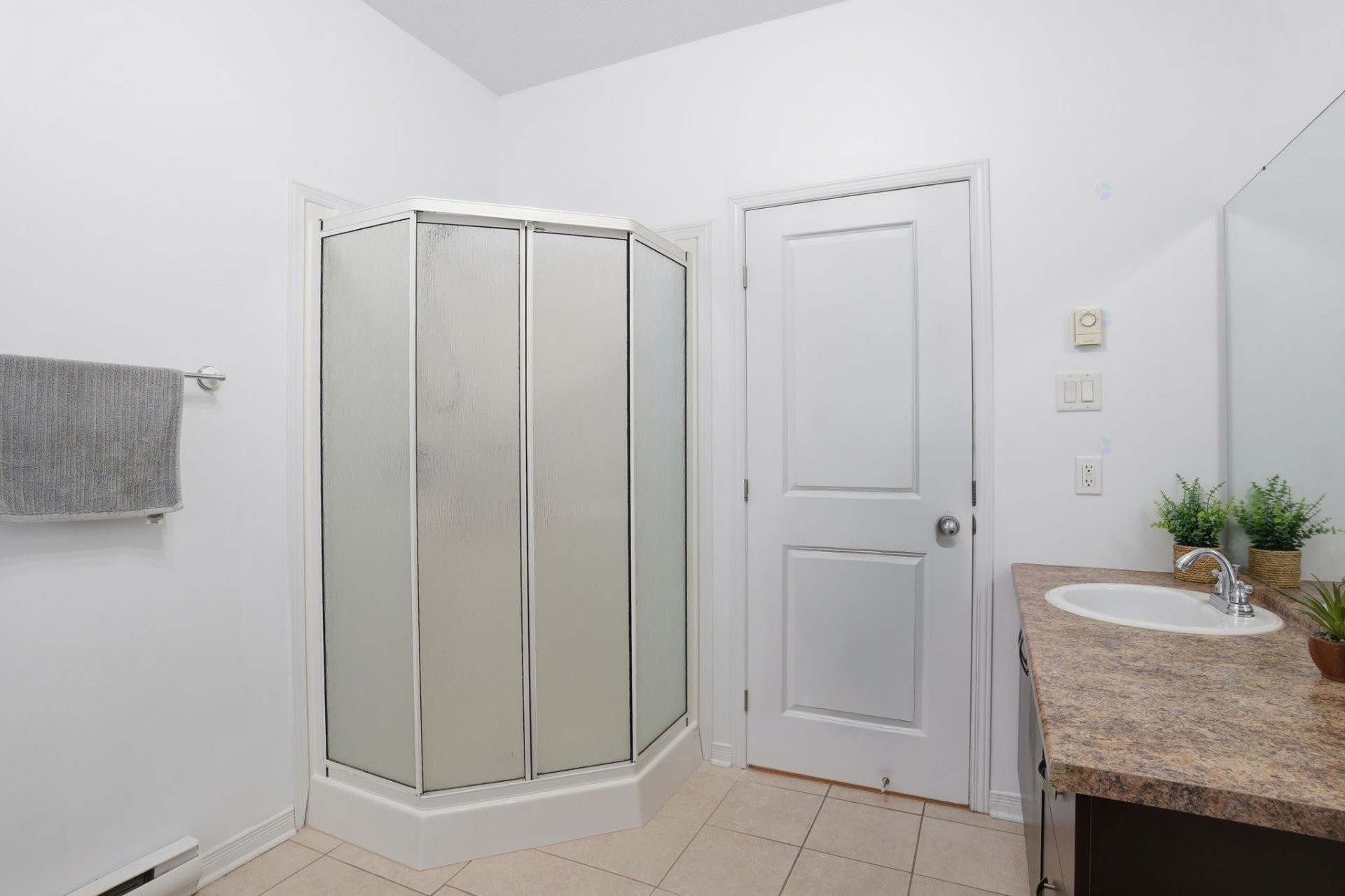 









320


Boul. du Plateau

, 3,
Gatineau (Hull),




QC
J9J0C8

