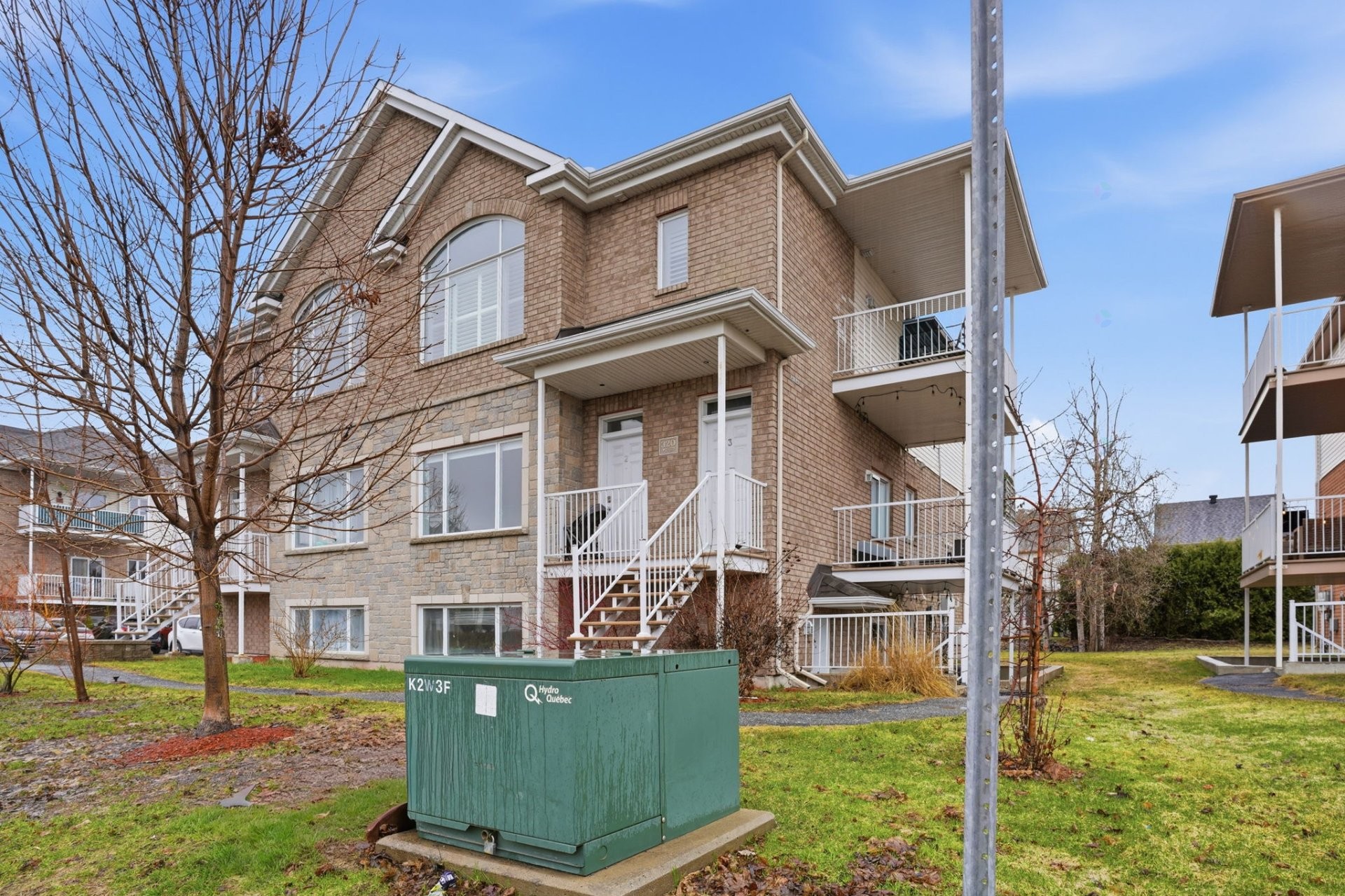 









320


Boul. du Plateau

, 3,
Gatineau (Hull),




QC
J9J0C8

