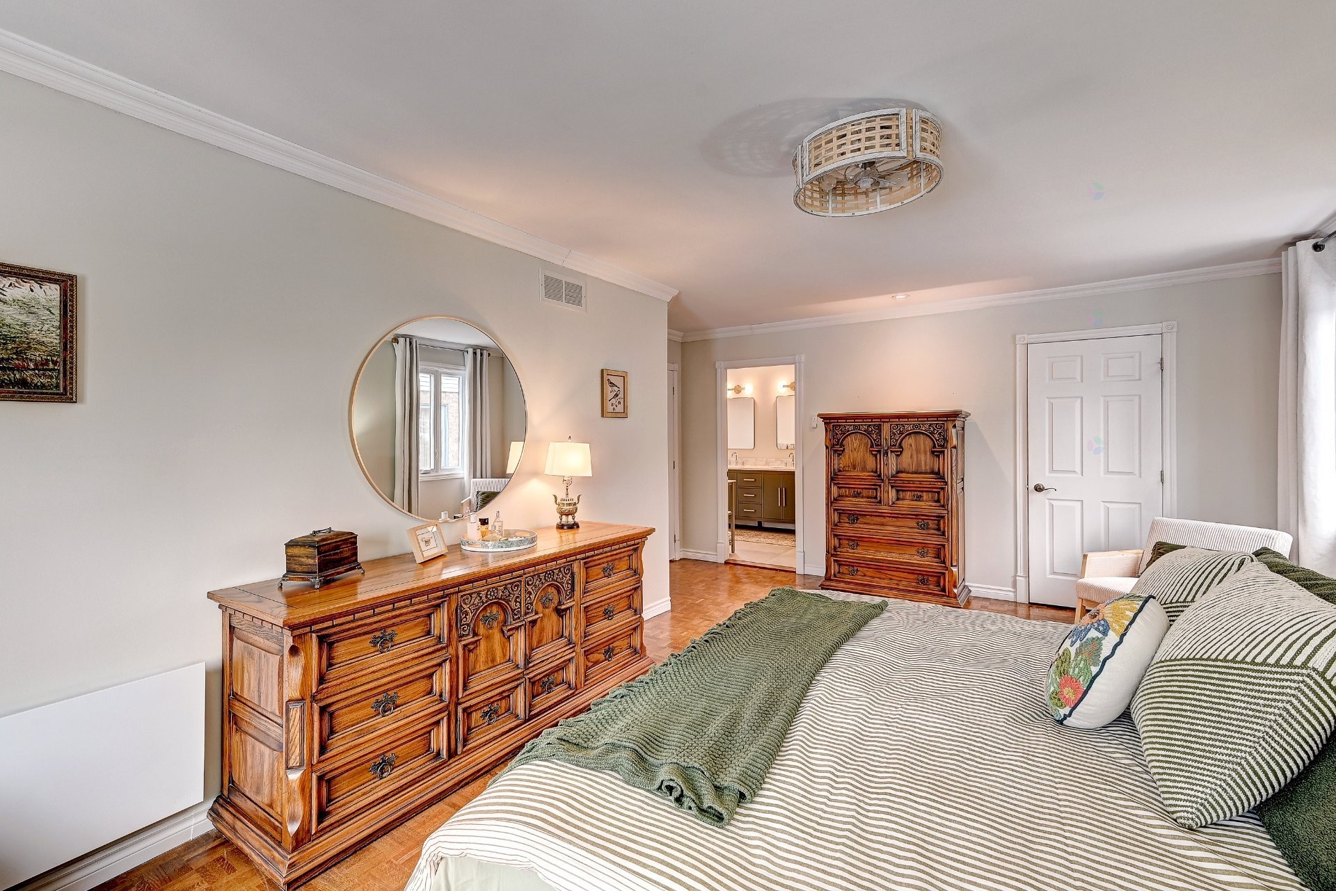 









8255


Rue Racine

,
Brossard,




QC
J4X1T9

