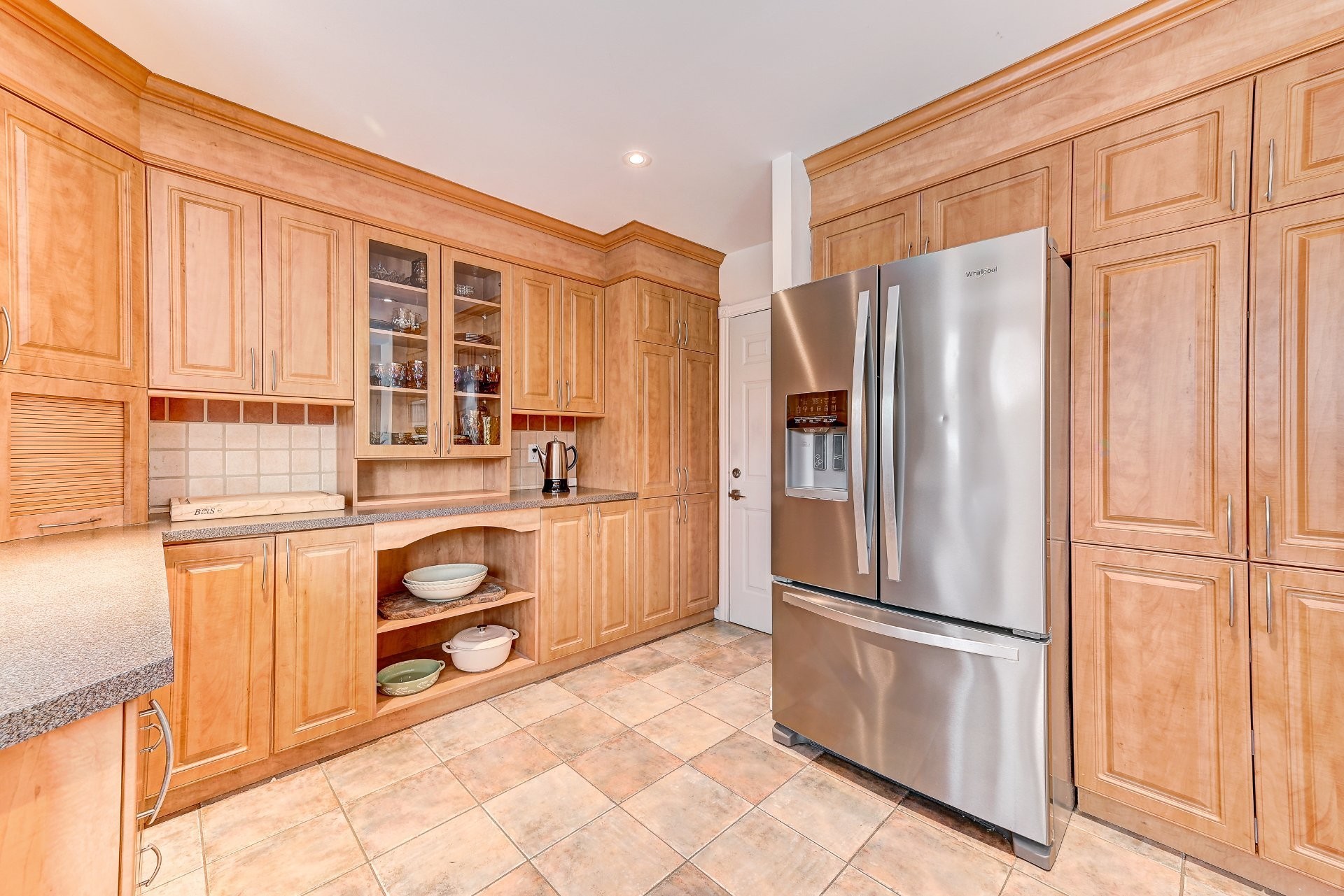 









8255


Rue Racine

,
Brossard,




QC
J4X1T9

