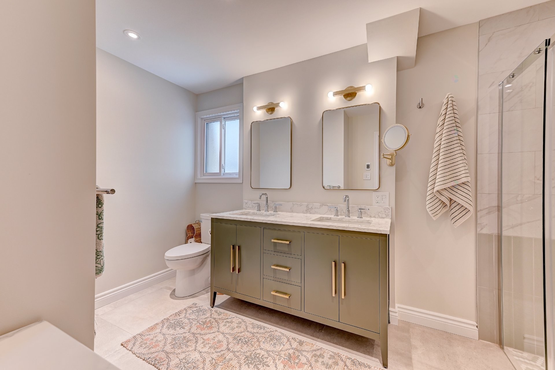 









8255


Rue Racine

,
Brossard,




QC
J4X1T9

