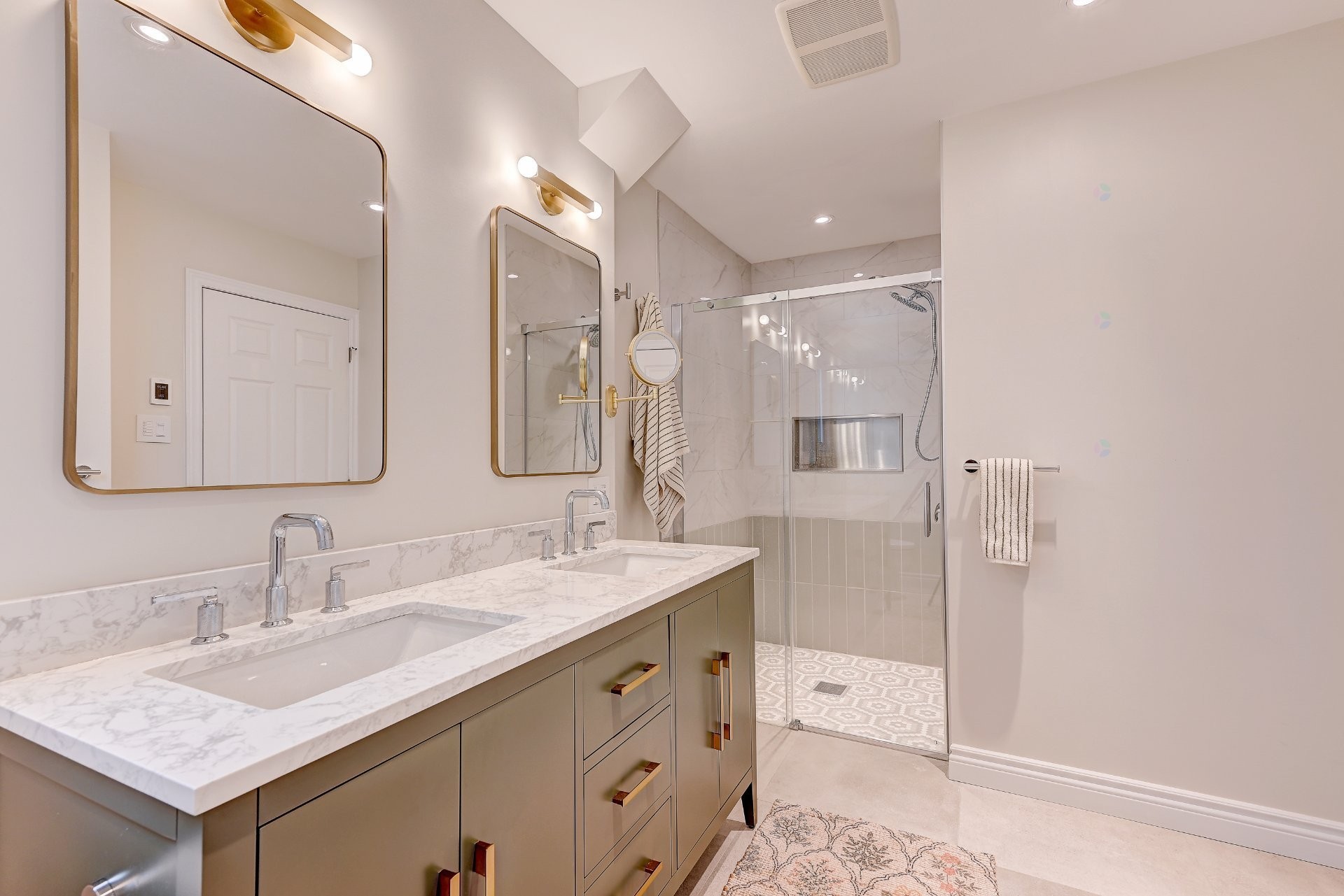 









8255


Rue Racine

,
Brossard,




QC
J4X1T9

